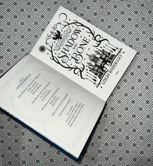 shadow and bone the grisha trilogy book 1 collectors edition by leigh bardugo