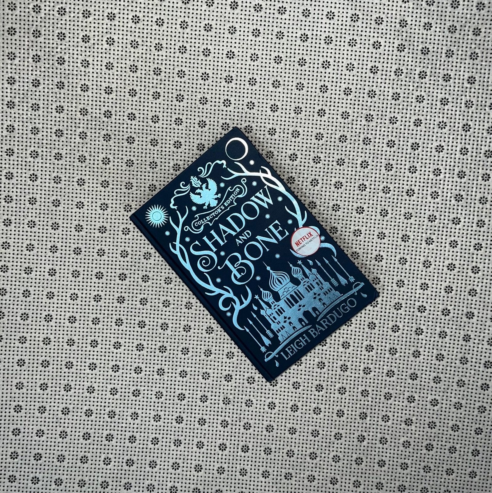 shadow and bone the grisha trilogy book 1 collectors edition by leigh bardugo