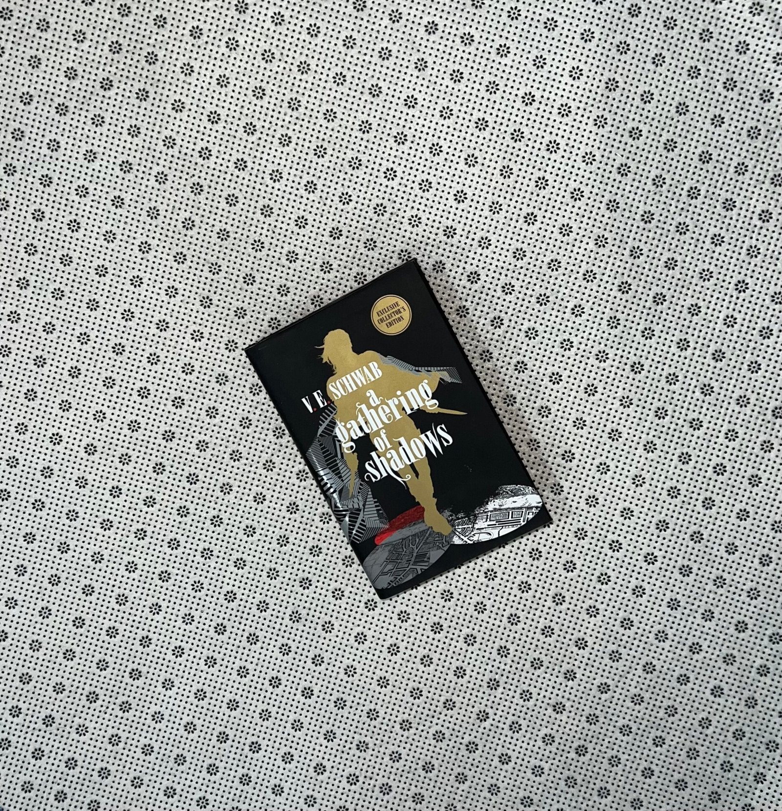 a gathering of shadows shades of magic series book 2 by v e schwab