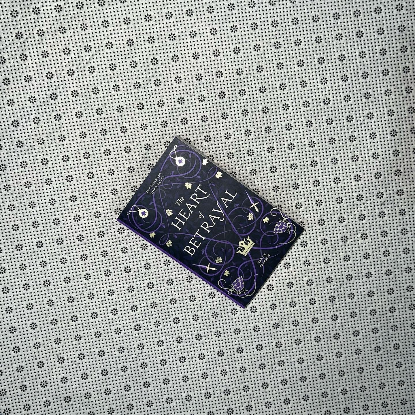 the heart of betrayal the remnant chronicles series book 2 by mary e pearson