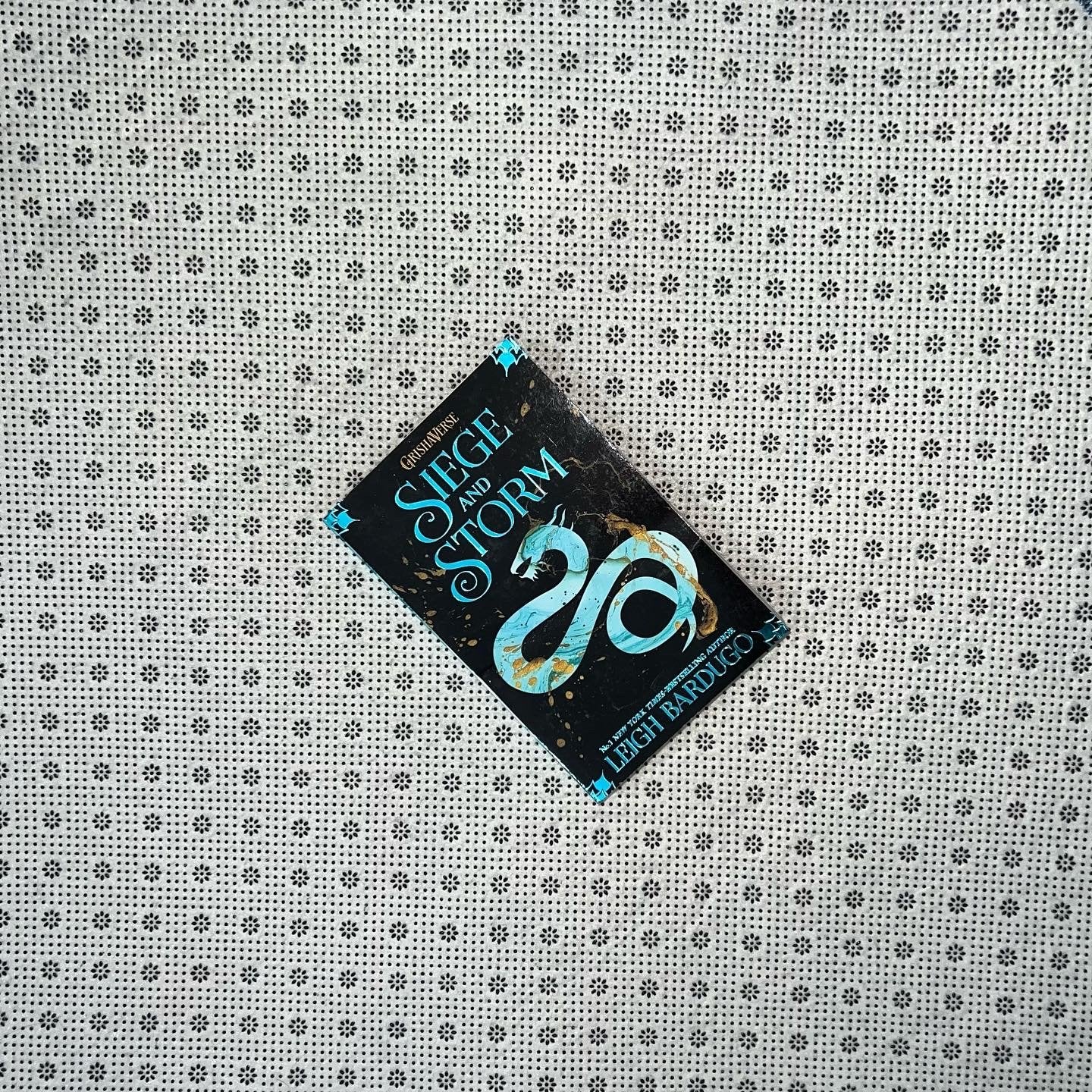 siege and storm shadow and bone series book 2 by leigh bardugo