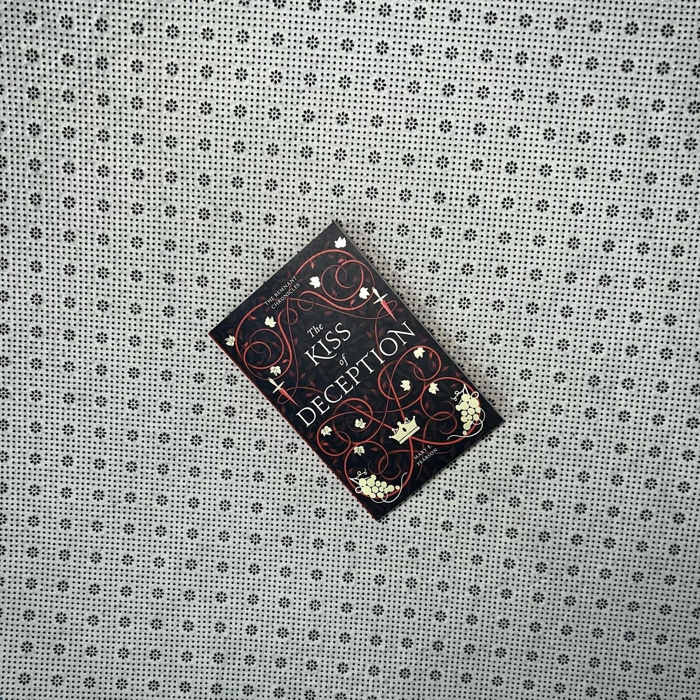 the kiss of deception the remnant chronicles series book 1 by mary e pearson