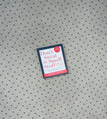 DON'T SWEAT THE SMALL STUFF by Richard Carlson