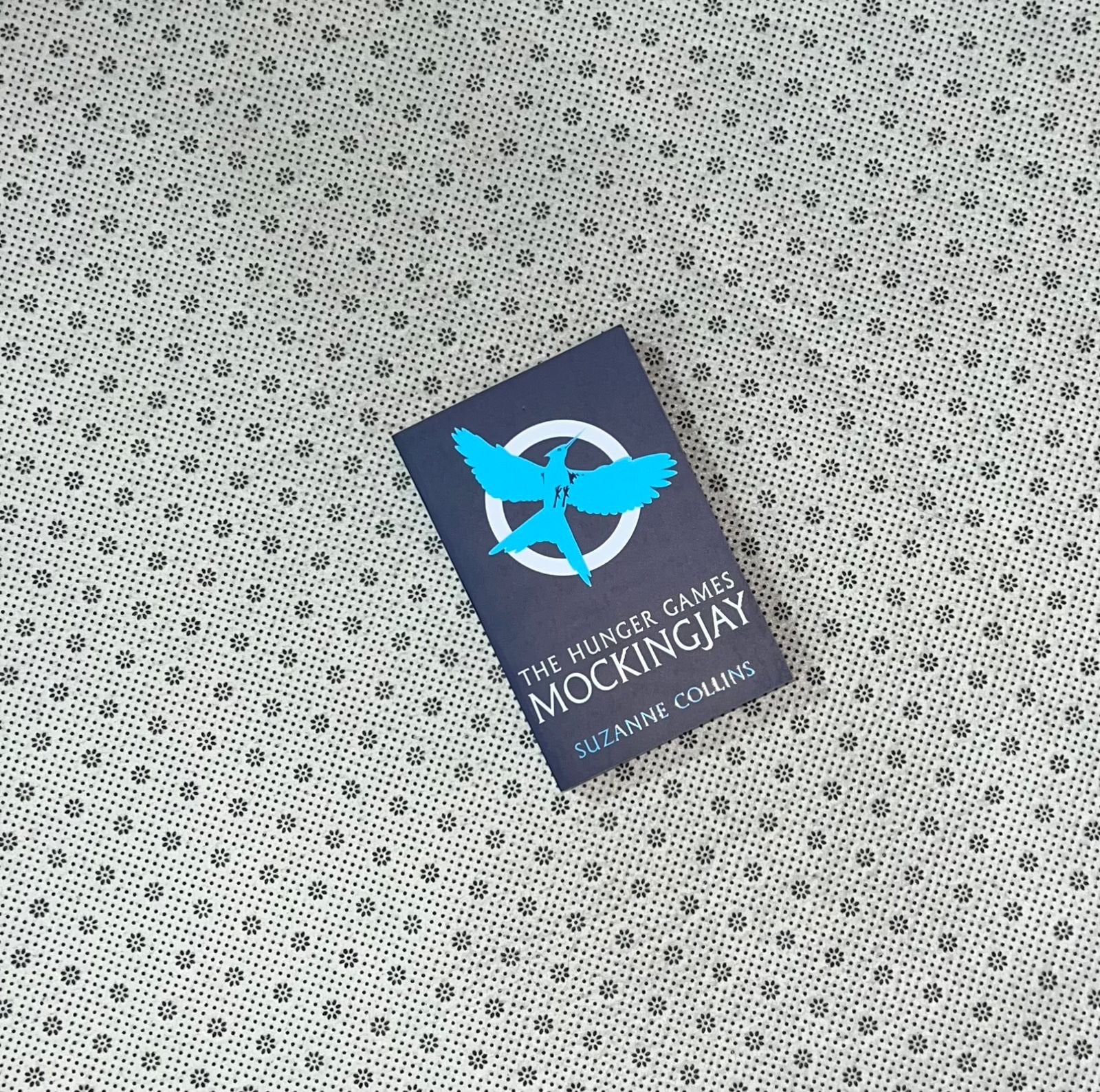 mockingjay the hunger games series book 3 by suzanne collins