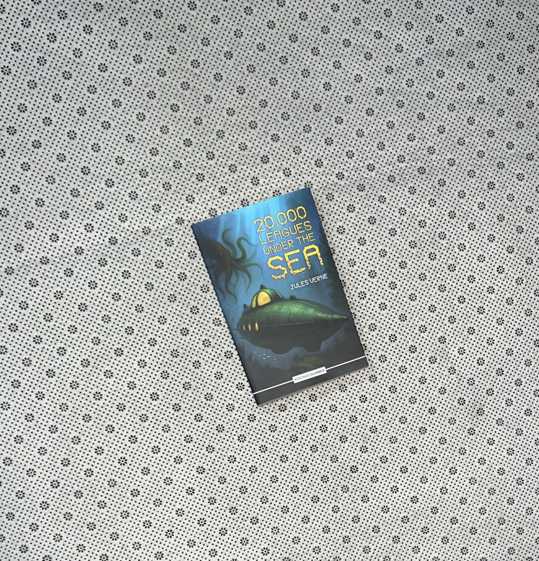 20,000 LEAGUES UNDER THE SEA (Readings Classics) by Jules Verne