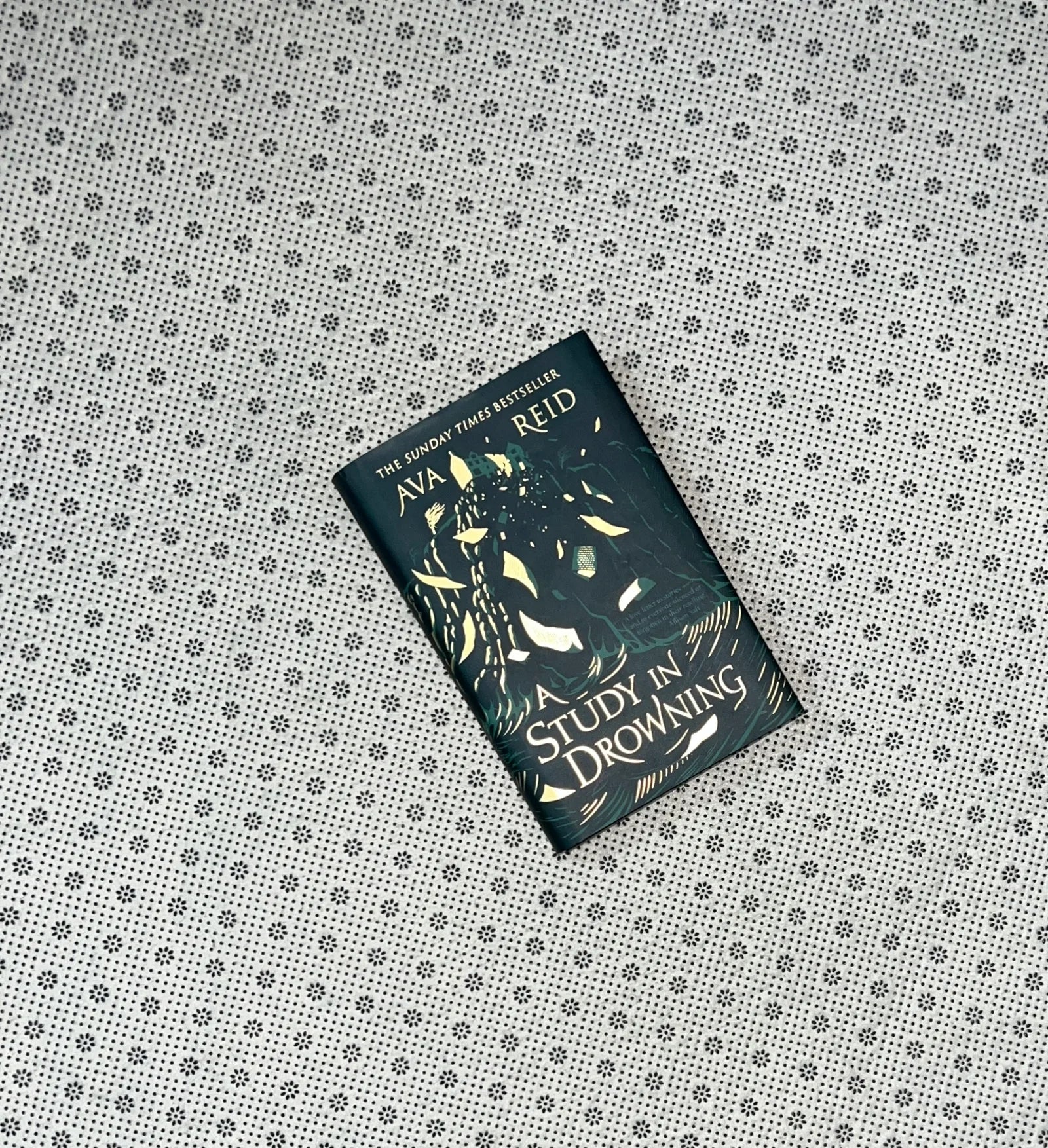 a study in drowning by ava reid