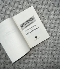 influence new and expanded the psychology of persuasion by robert b cialdini