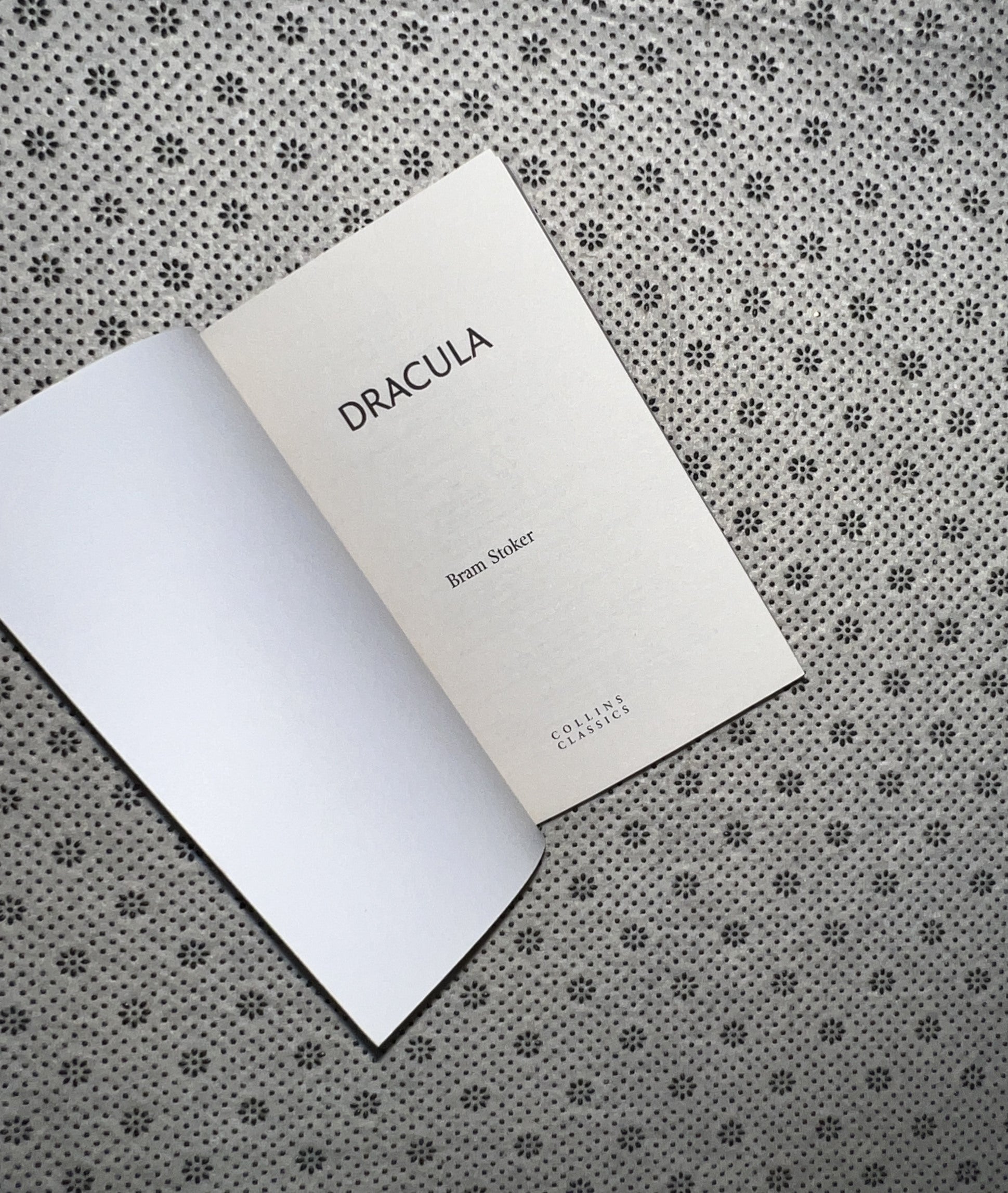 DRACULA (Collins Classics) by Bram Stoker