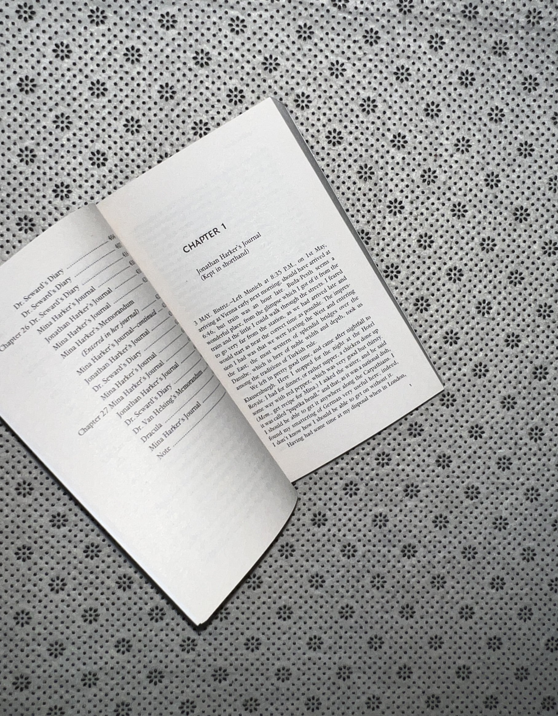 DRACULA (Collins Classics) by Bram Stoker