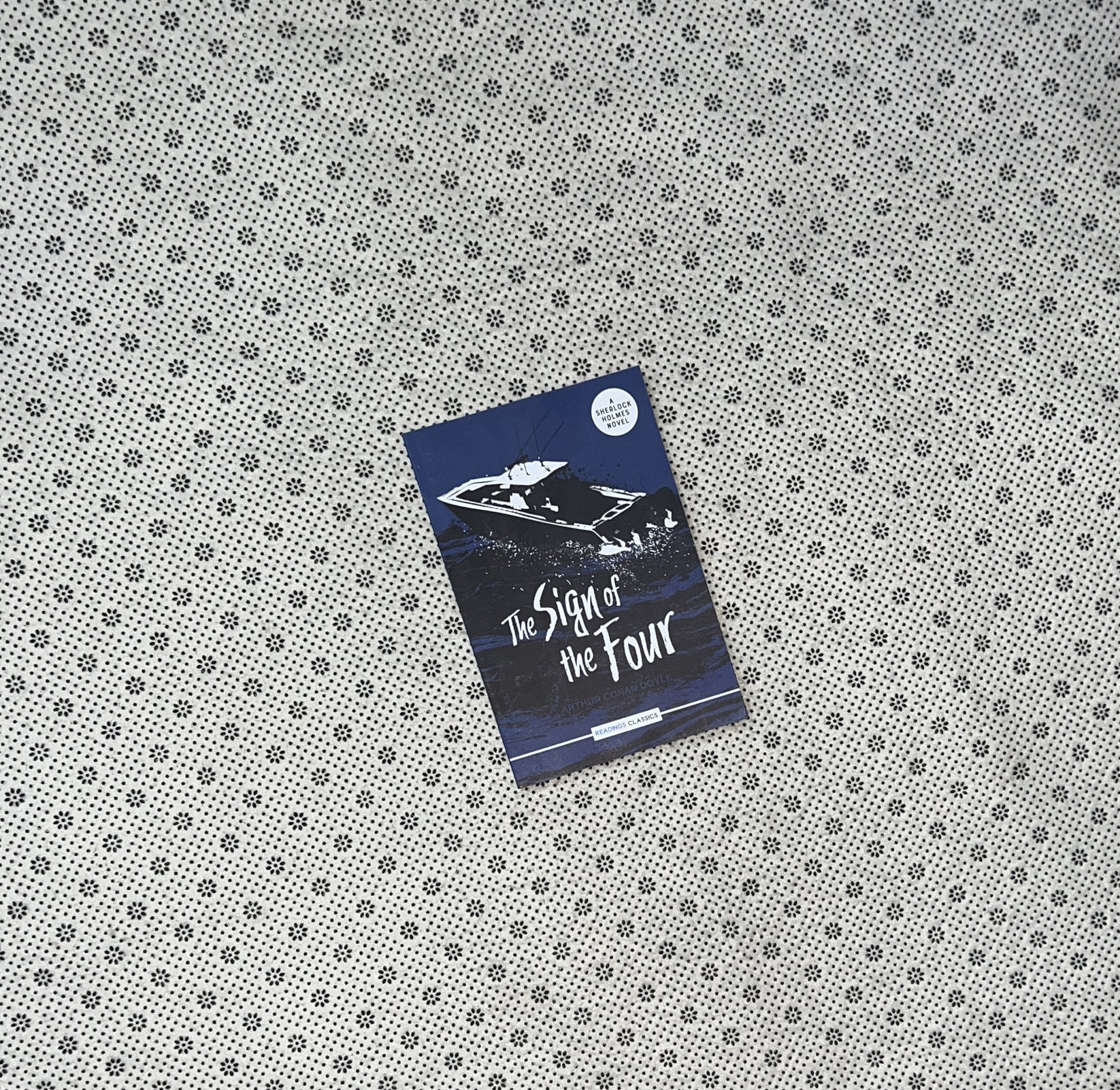 THE SIGN OF THE FOUR: A Sherlock Holmes Novel (Readings Classics) by Arthur Conan Doyle