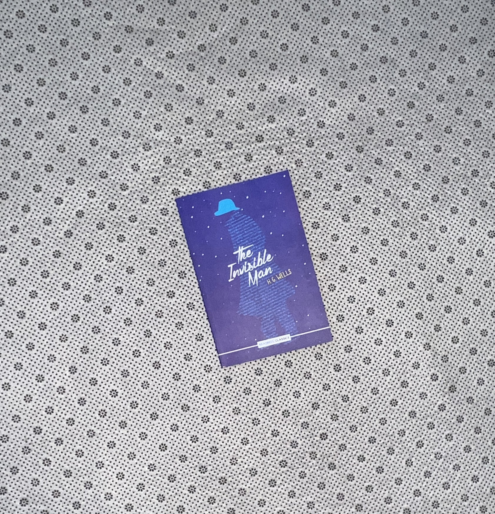 THE INVISIBLE MAN (Readings Classics) by H.G. Wells