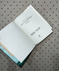 adventures of huckleberry finn chartwell classics by mark twain