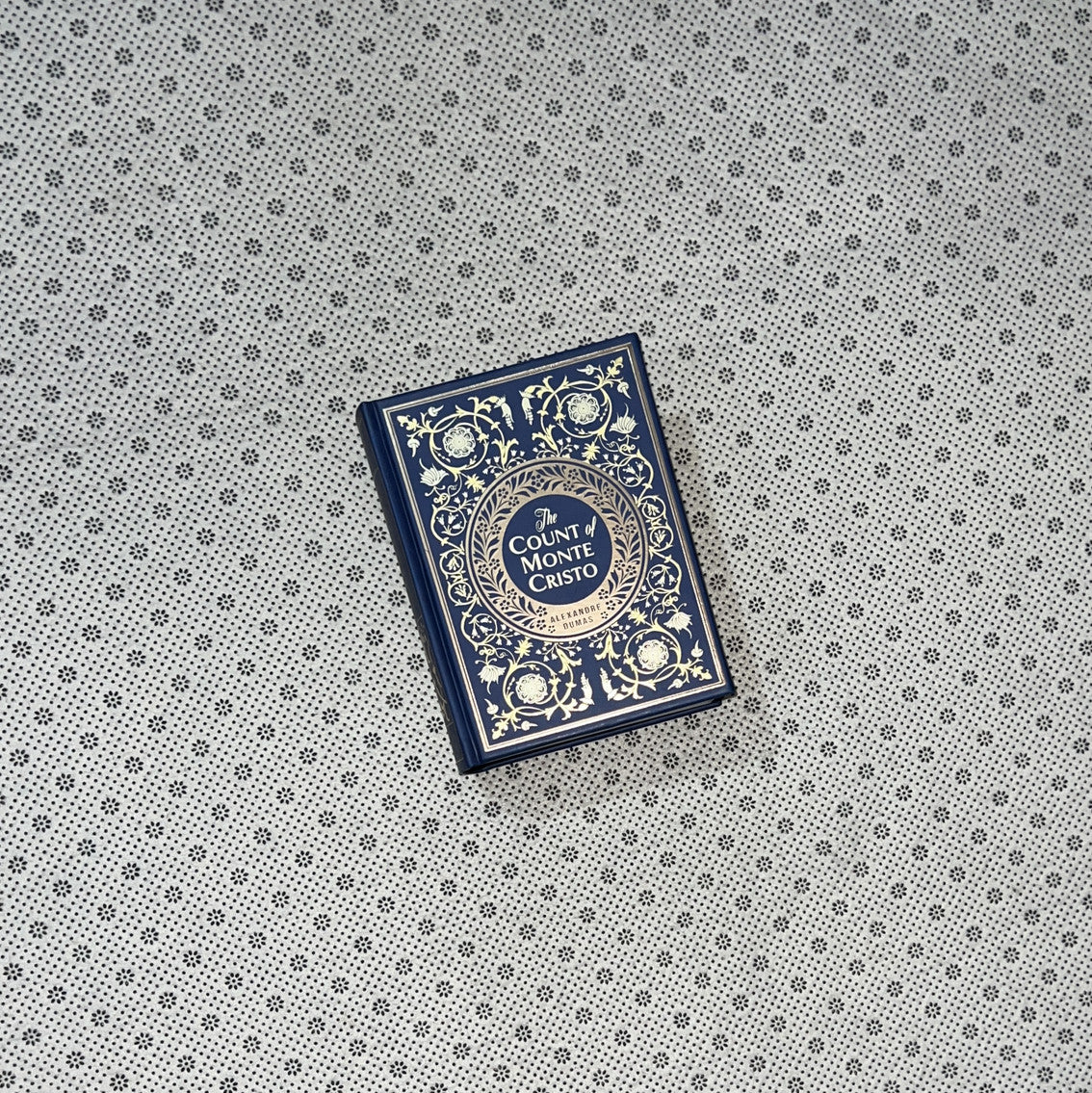 THE COUNT OF MONTE CRISTO (Chartwell Deluxe Editions) by Alexandre Dumas