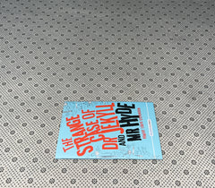 THE STRANGE CASE OF DR JEKYLL AND MR HYDE (Readings Classics) by Robert Louis Stevenson