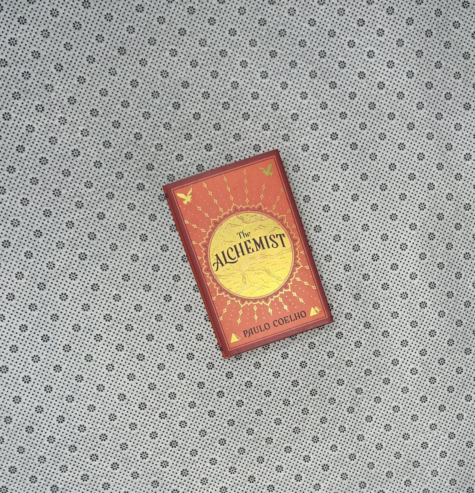 the alchemist the 25th anniversary edition golden coloured edges by paulo coelho