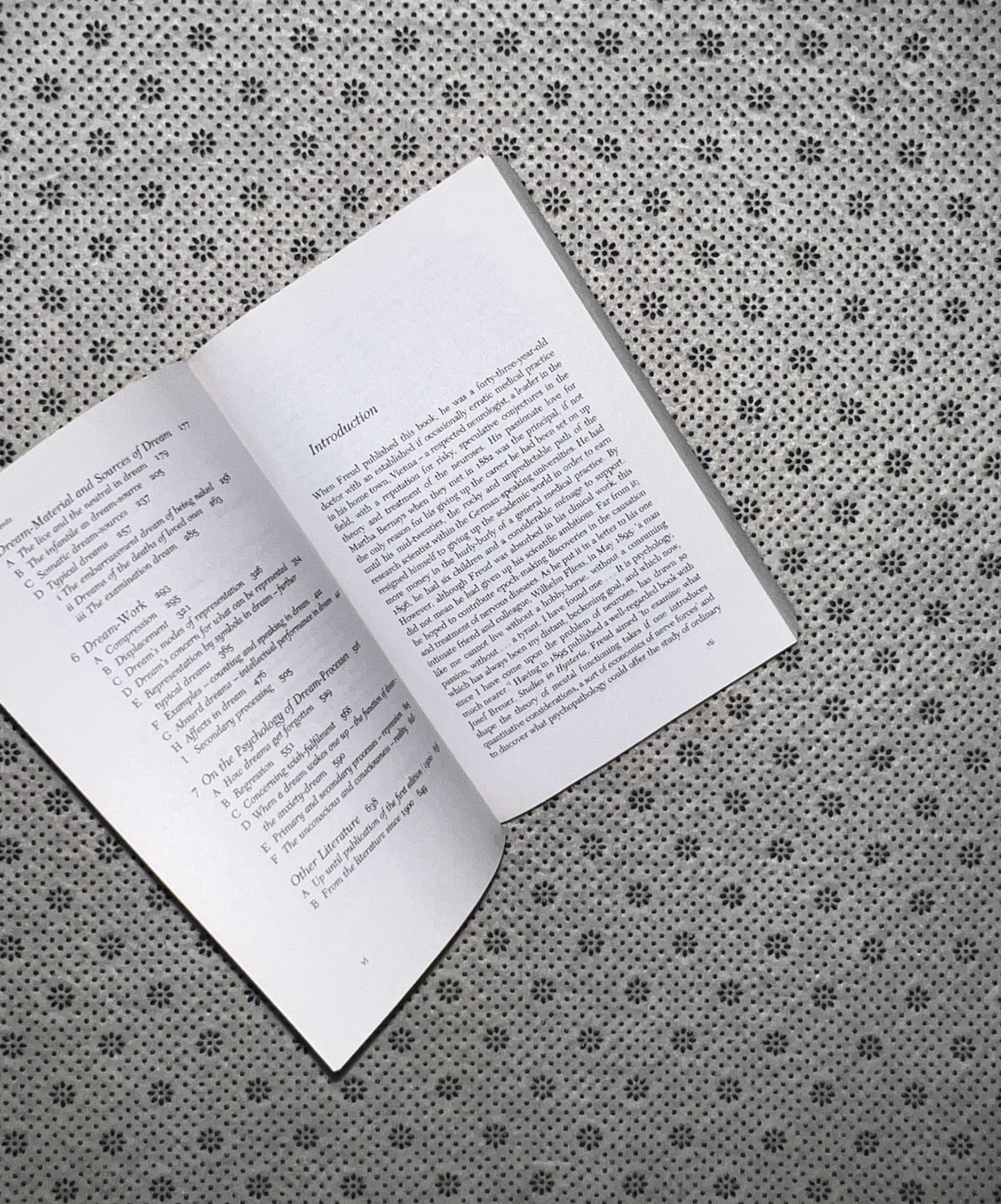 INTERPRETING DREAMS (Penguin Modern Classics) by Sigmund Freud