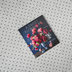 a sweet floral life romantic arrangements for fresh and sugar flowers by natasja sadi