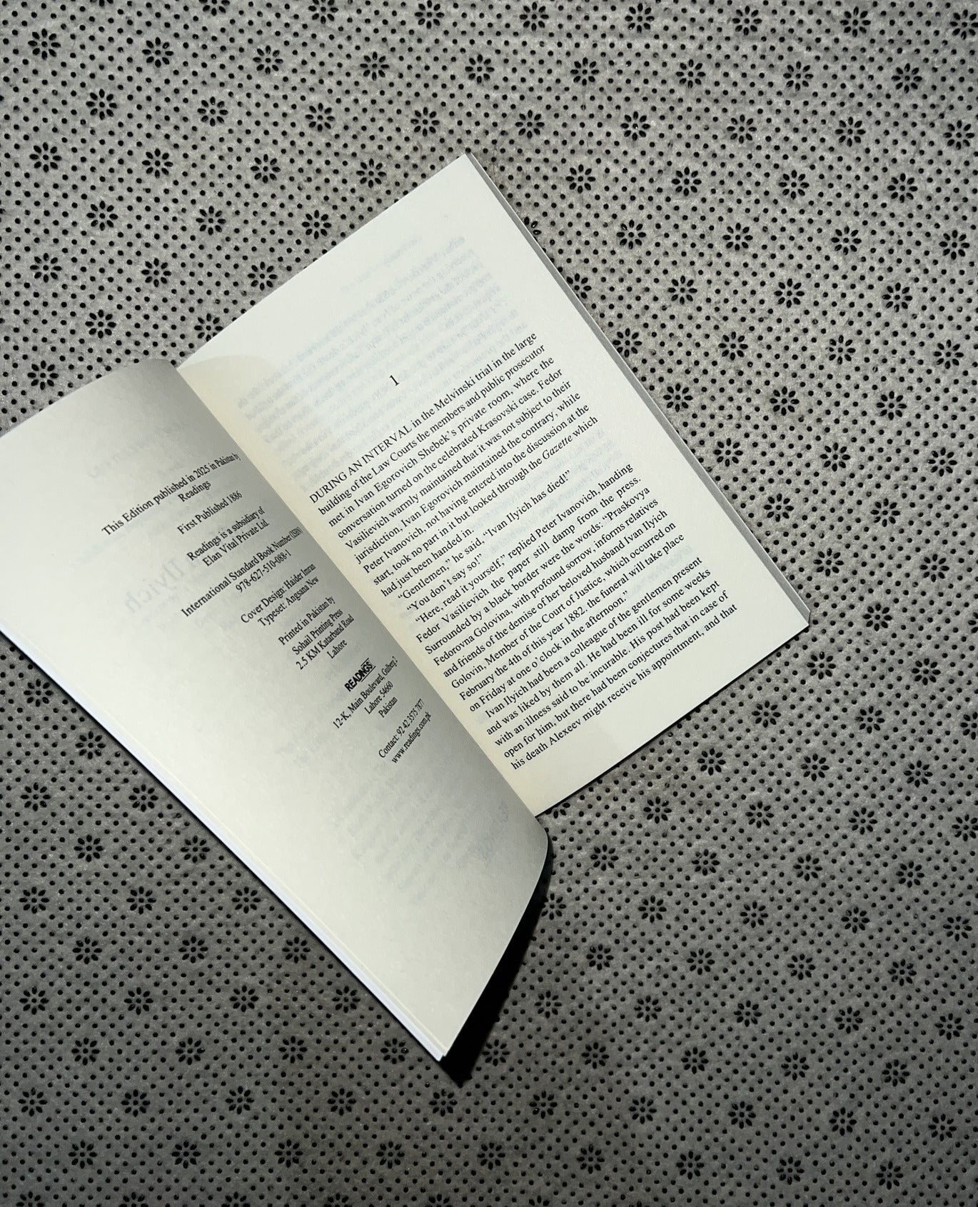 THE DEATH OF IVAN ILYICH (Readings Classics) by Leo Tolstoy