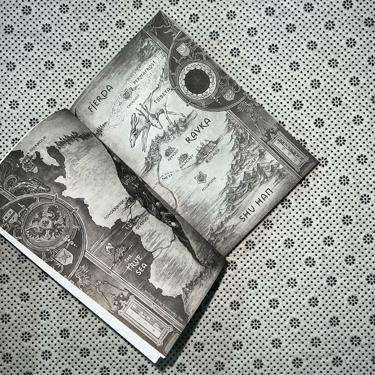 shadow and bone the grisha trilogy book 1 by leigh bardugo