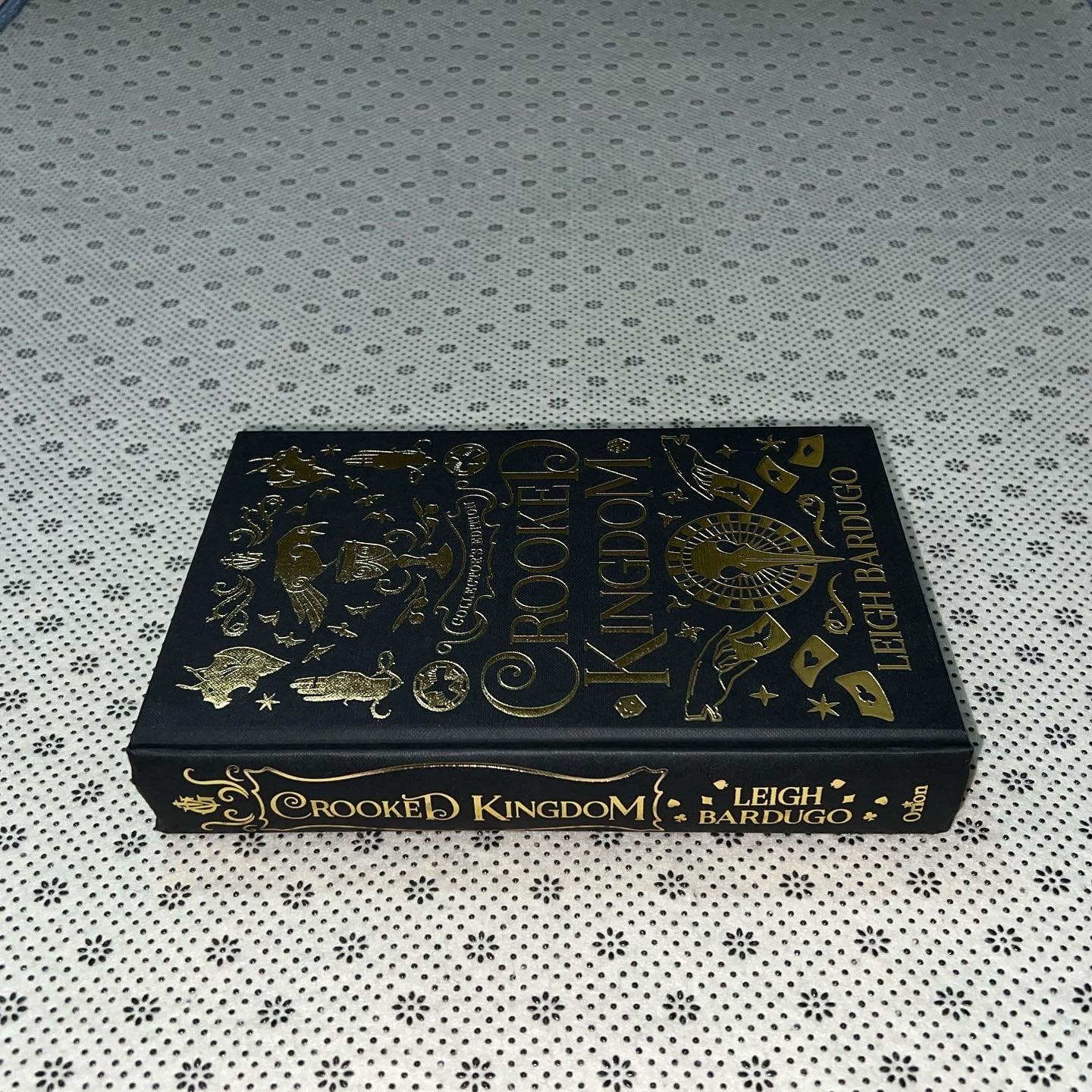 crooked kingdom six of crows series book 2 collectors edition by leigh bardugo