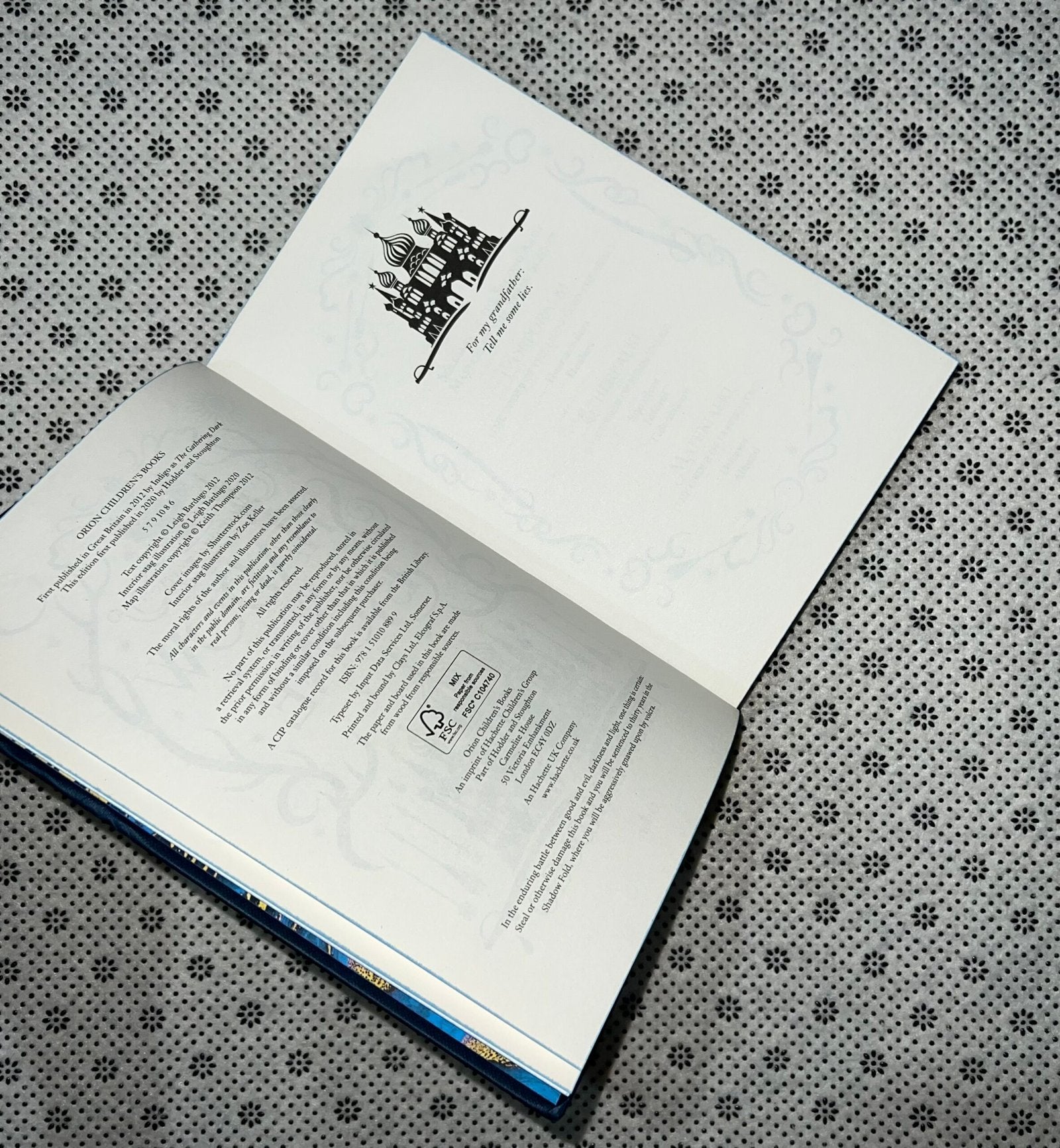 shadow and bone the grisha trilogy book 1 collectors edition by leigh bardugo