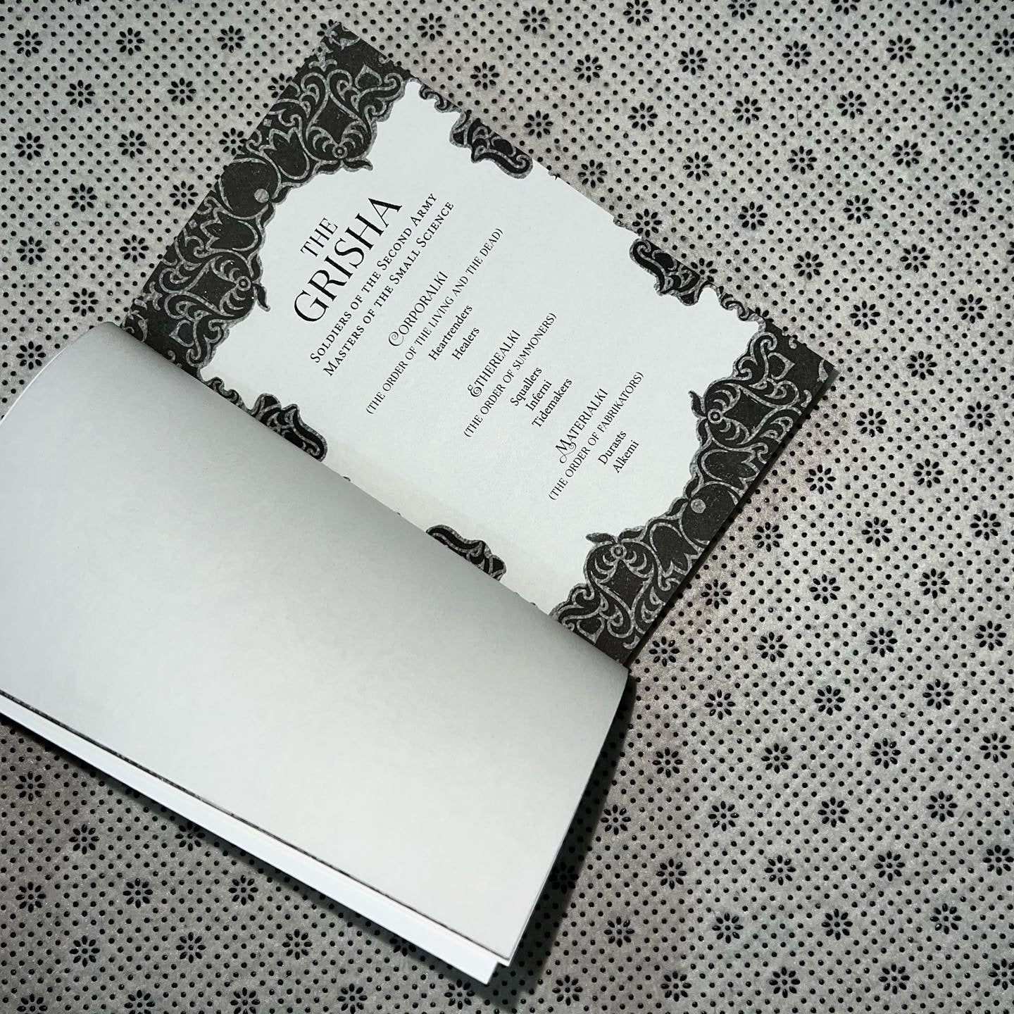 six of crows six of crows series book 1 tv tie in edition by leigh bardugo