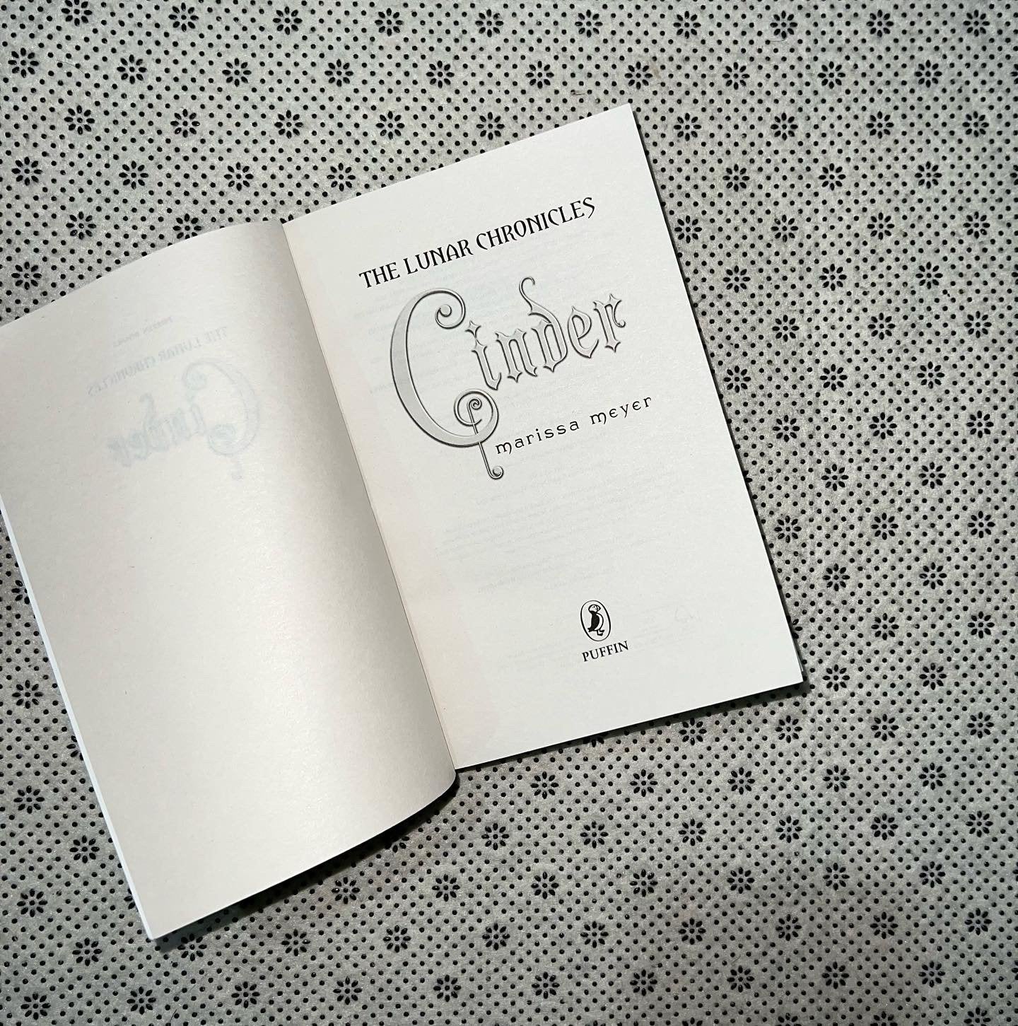 cinder the lunar chronicles book 1by marissa meyer