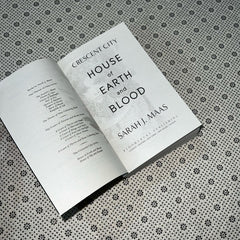 house of earth and blood crescent city book 1by sarah j mass