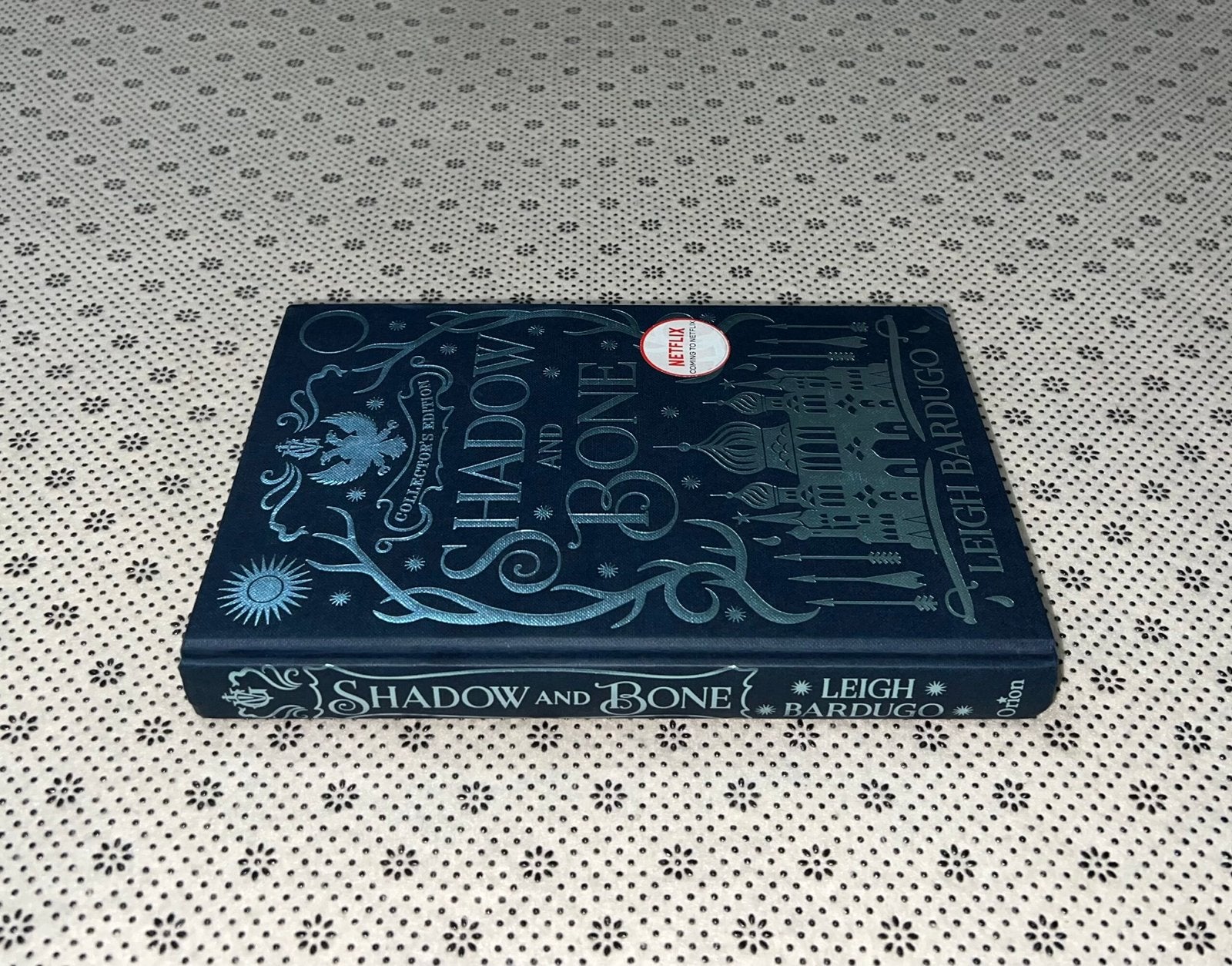 shadow and bone the grisha trilogy book 1 collectors edition by leigh bardugo