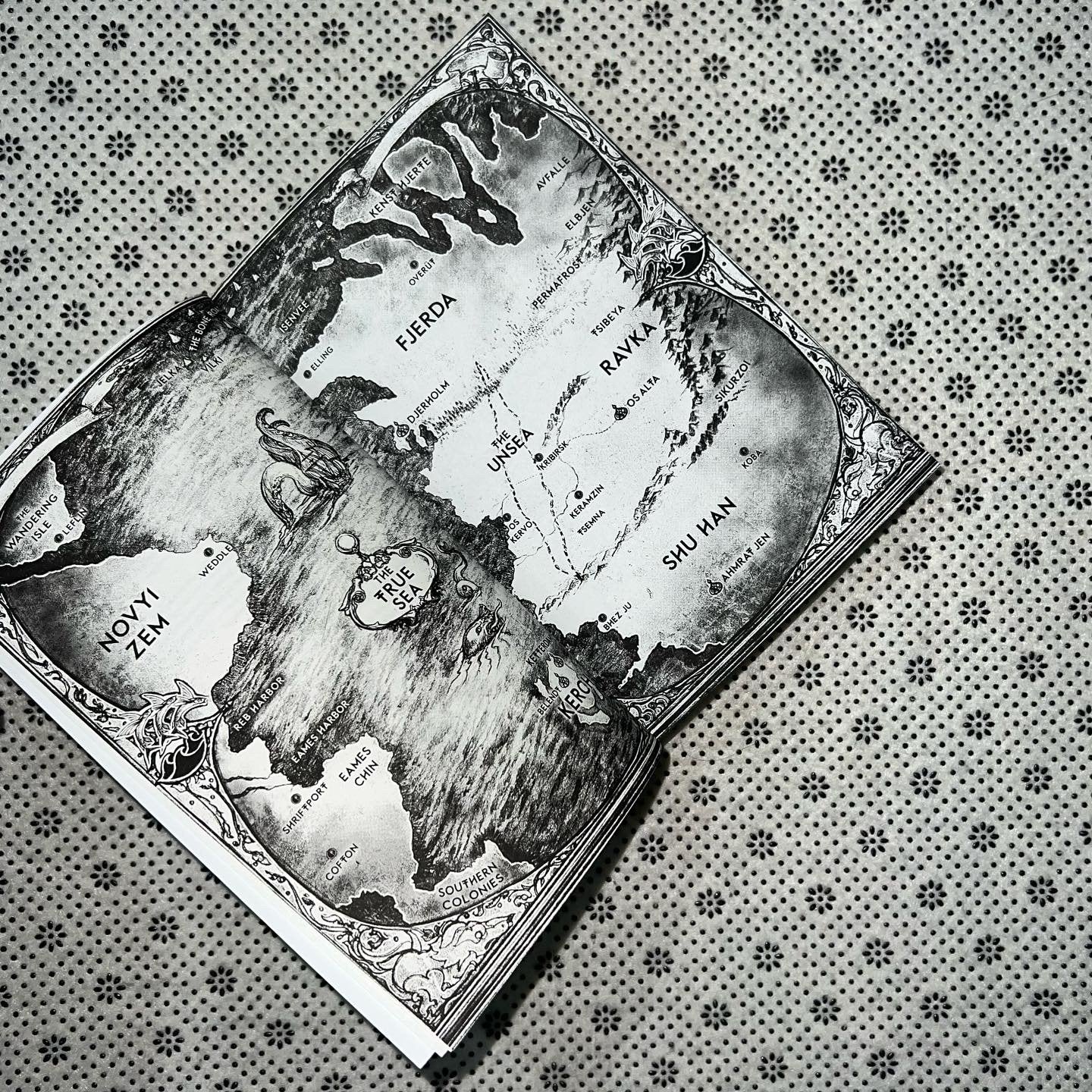 six of crows six of crows series book 1 by leigh bardugo