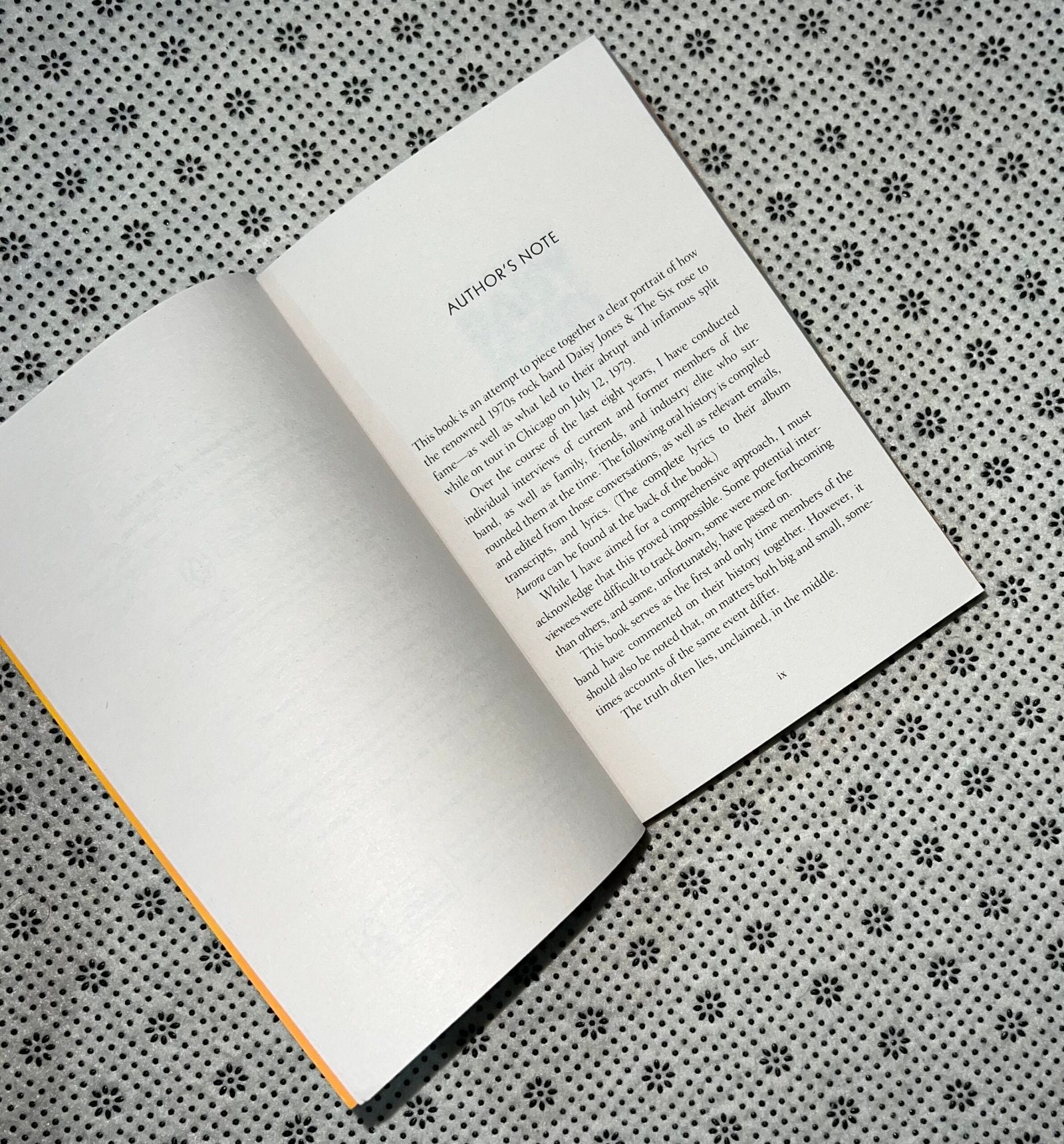 daisy jones the six new york times bestseller by taylor jenkins reid