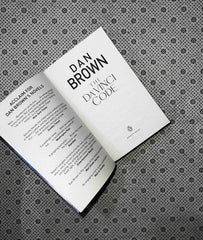 THE DA VINCI CODE: Robert Langdon Series (Book 2) by Dan Brown