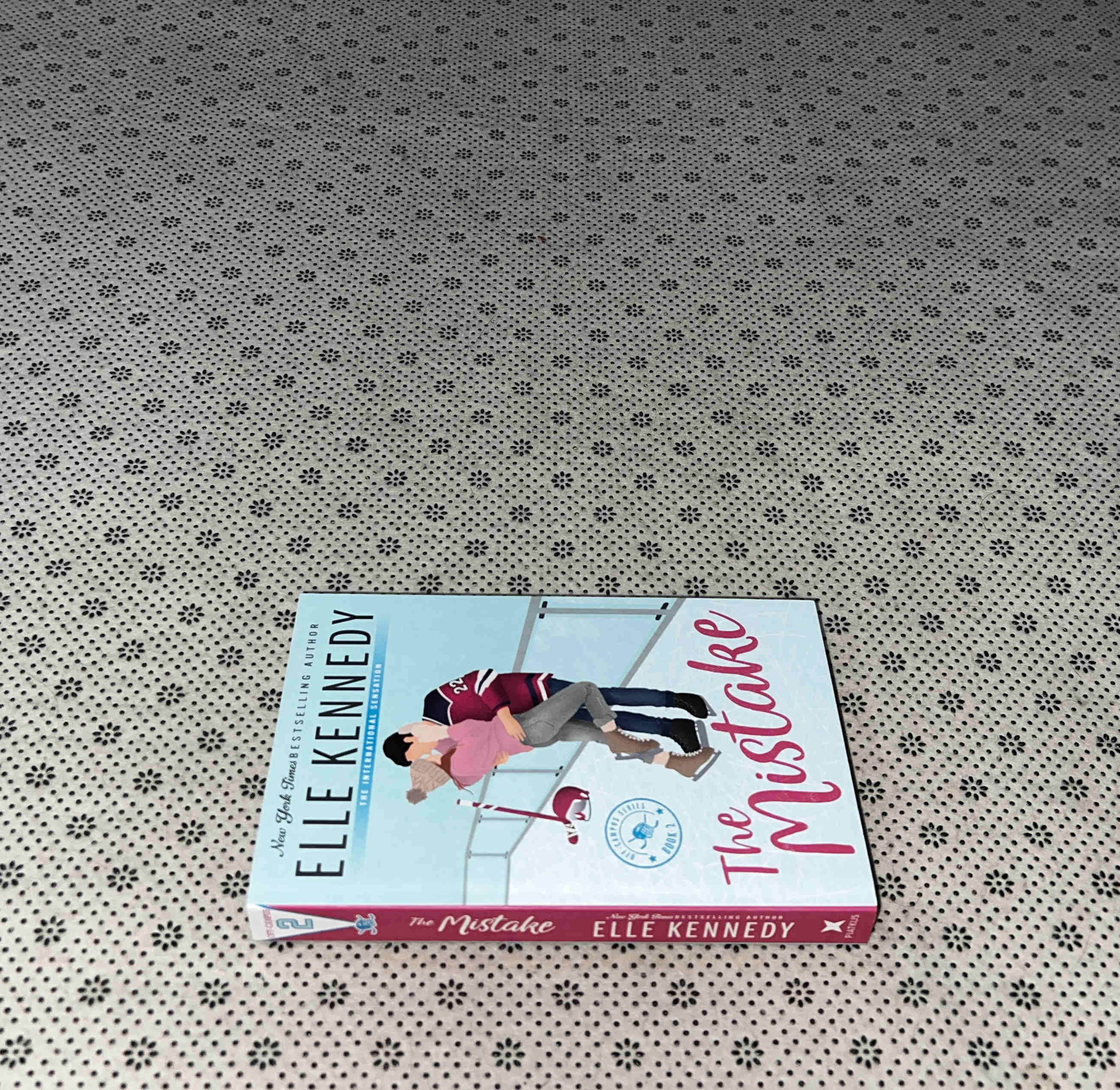 THE MISTAKE: Off Campus Series (Book 2) by Elle Kennedy