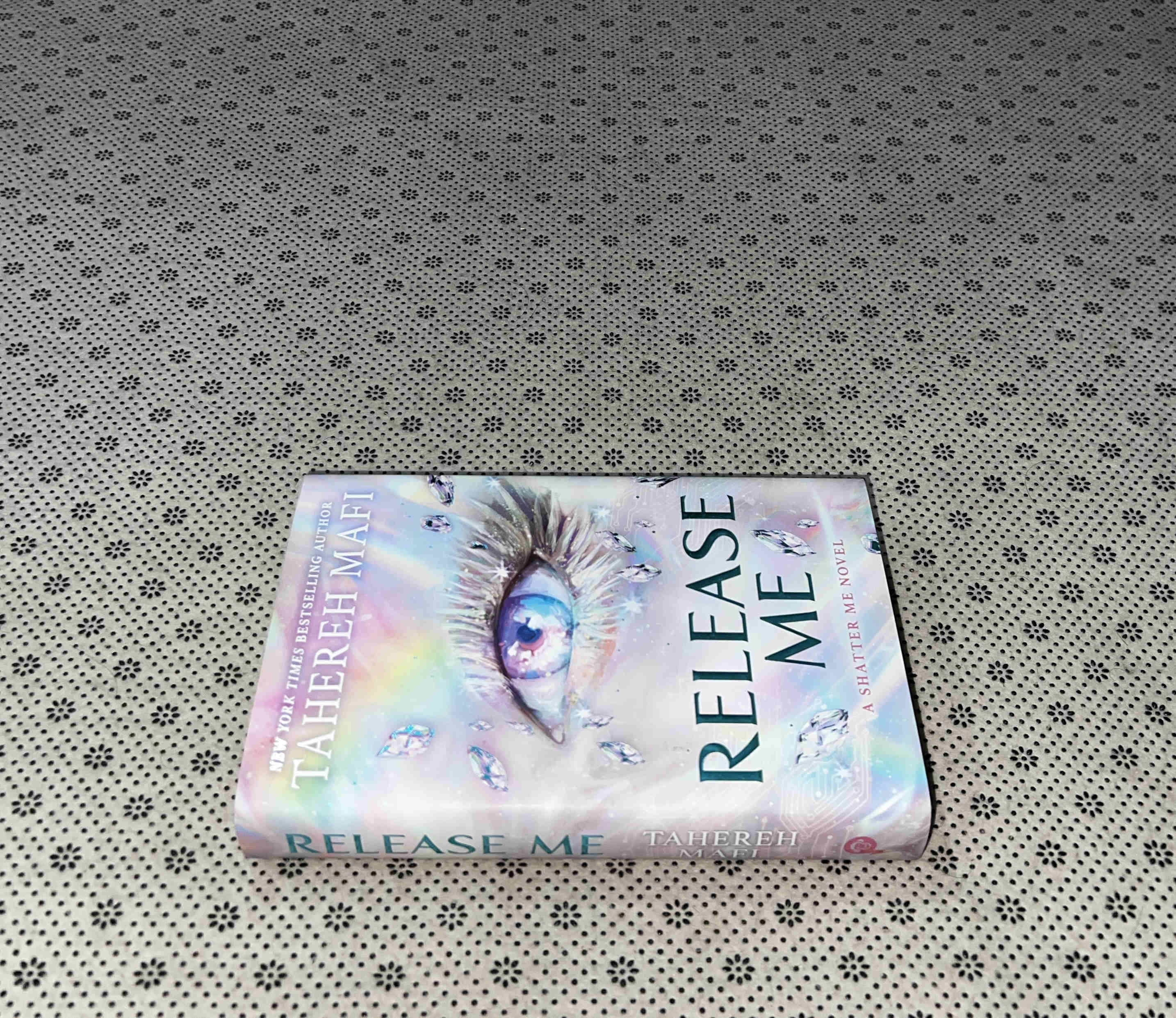 RELEASE ME: Shatter Me Series (the New Republic Book 2) by Tahereh Mafi