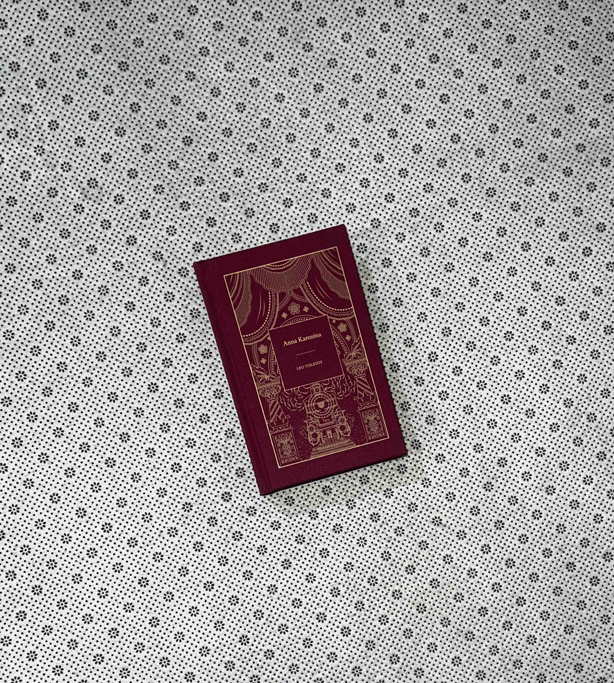 ANNA KARENINA (Signature Clothbound Editions) by Leo Tolstoy