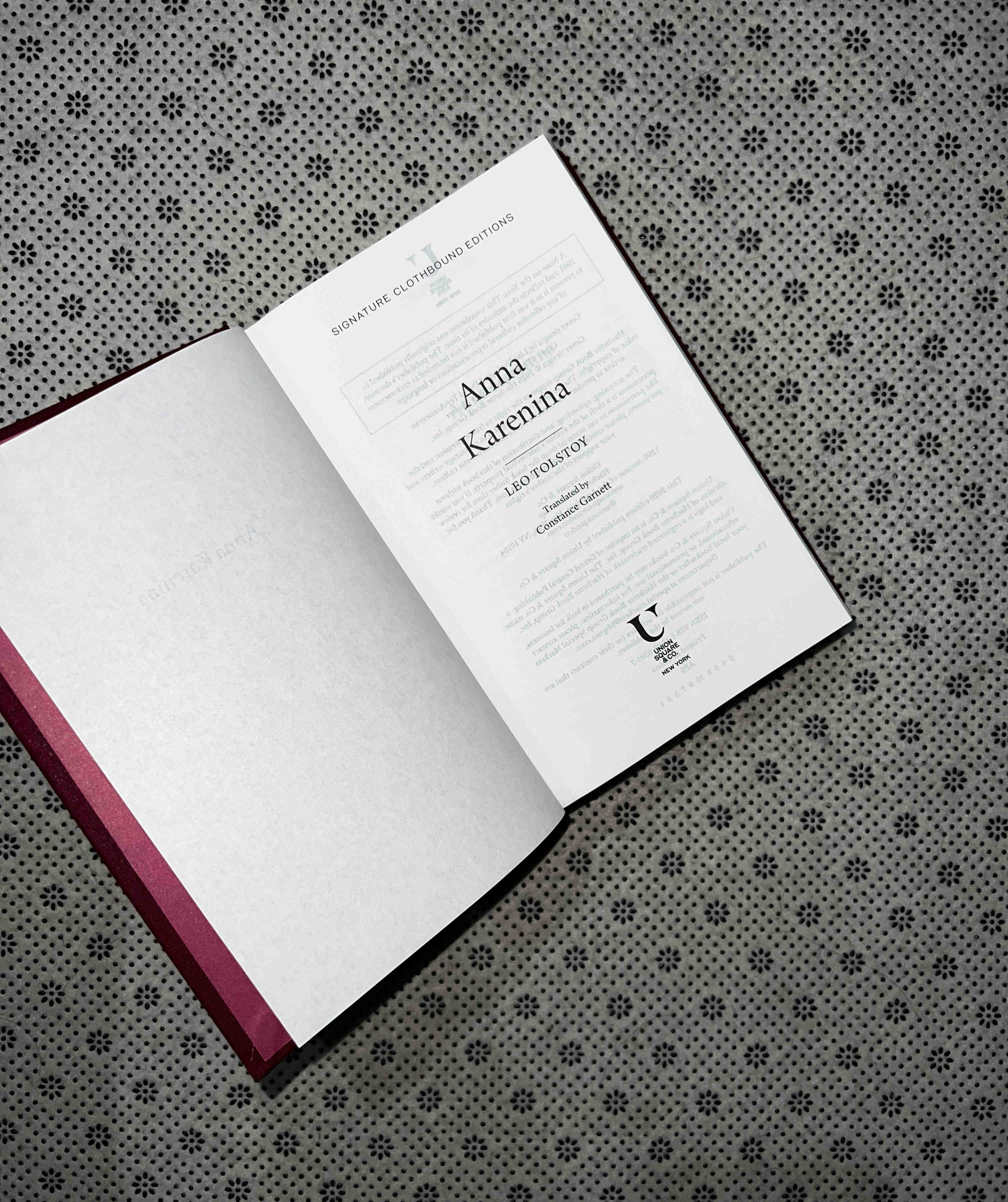ANNA KARENINA (Signature Clothbound Editions) by Leo Tolstoy
