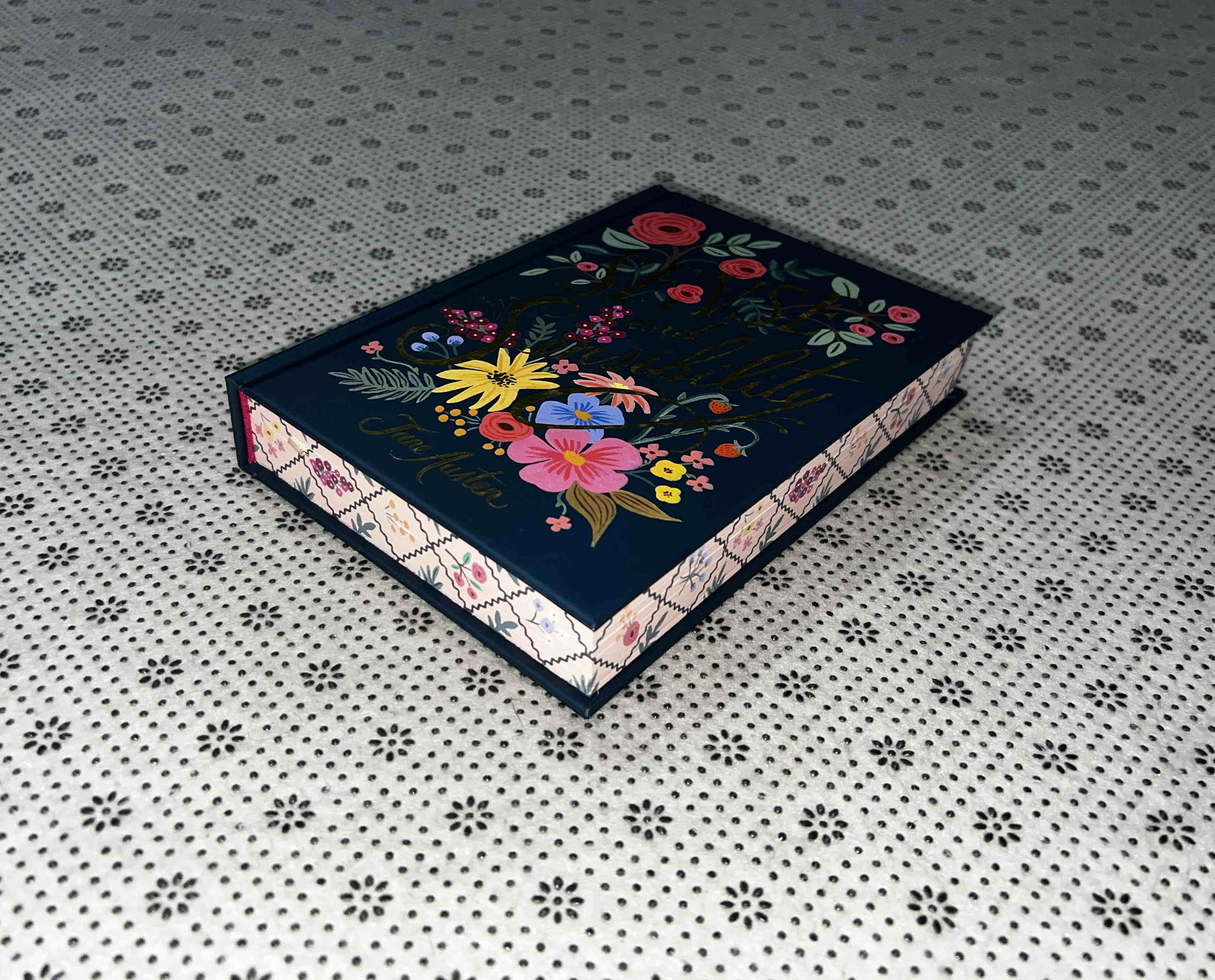 SENSE AND SENSIBILITY (Puffin In Bloom) by Jane Austen