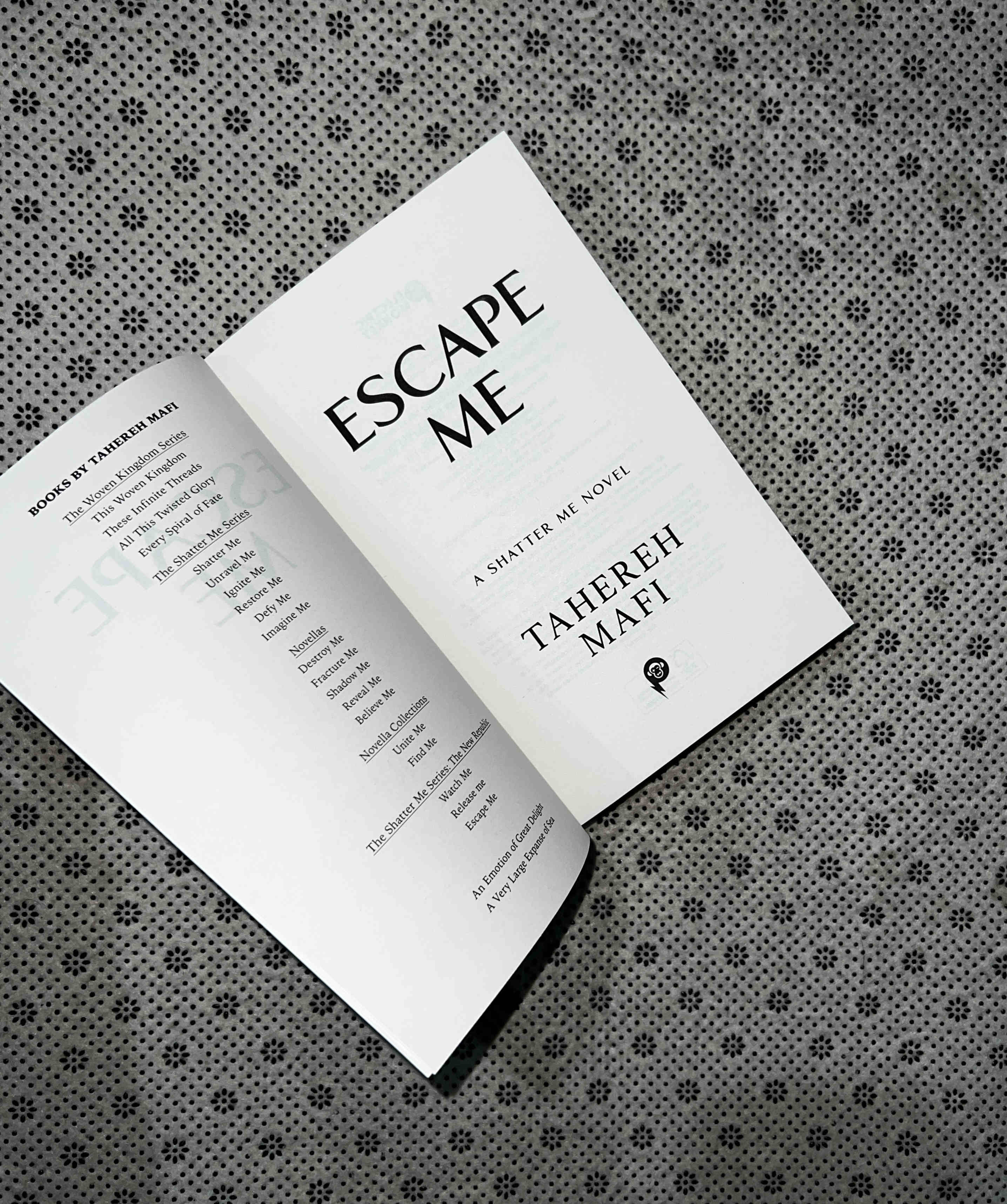 ESCAPE ME: Shatter Me Series: The New Republic (Book 3) by Tahereh Mafi