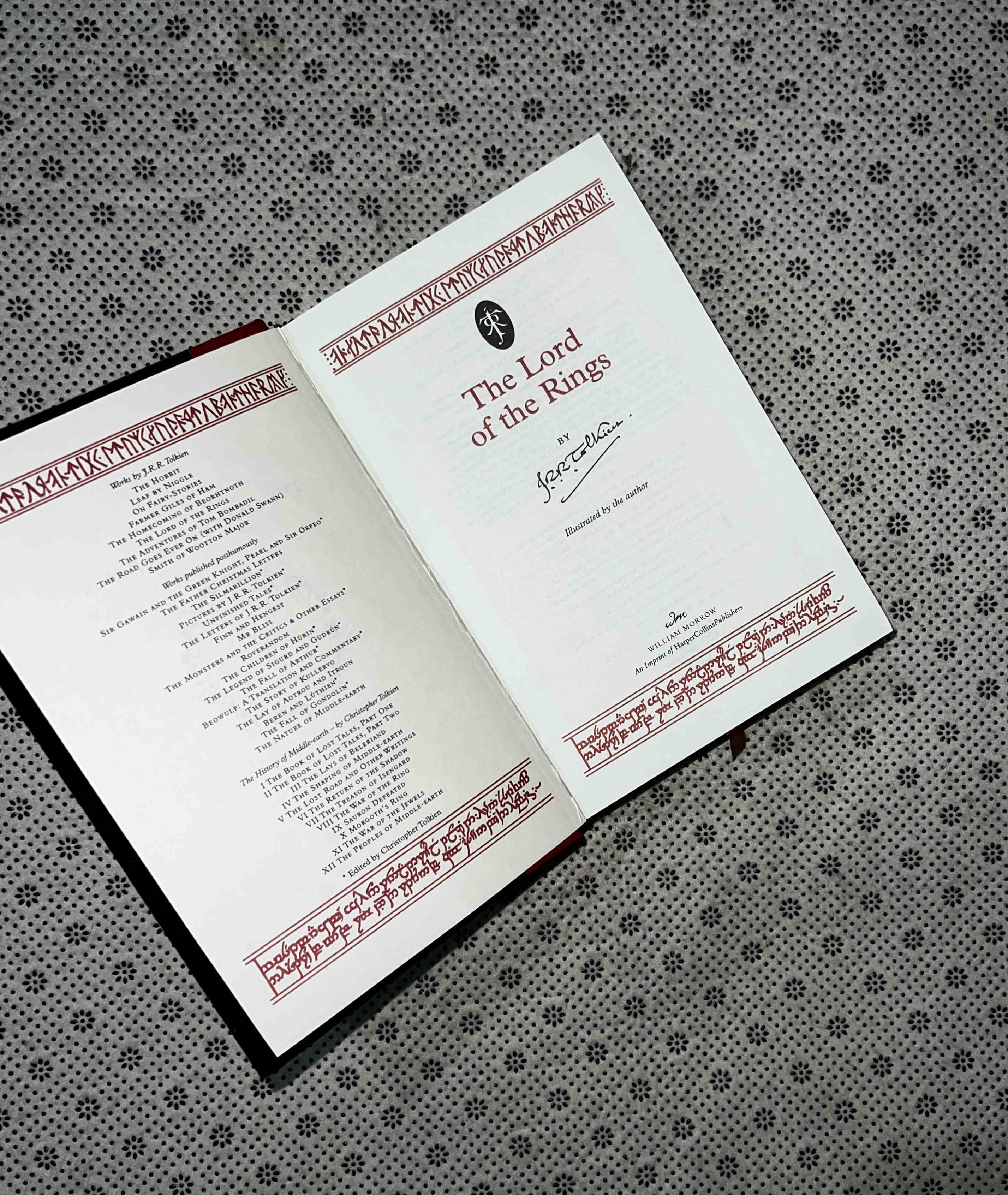 THE LORD OF THE RINGS (Illustrated Edition) by J.r.r. Tolkien