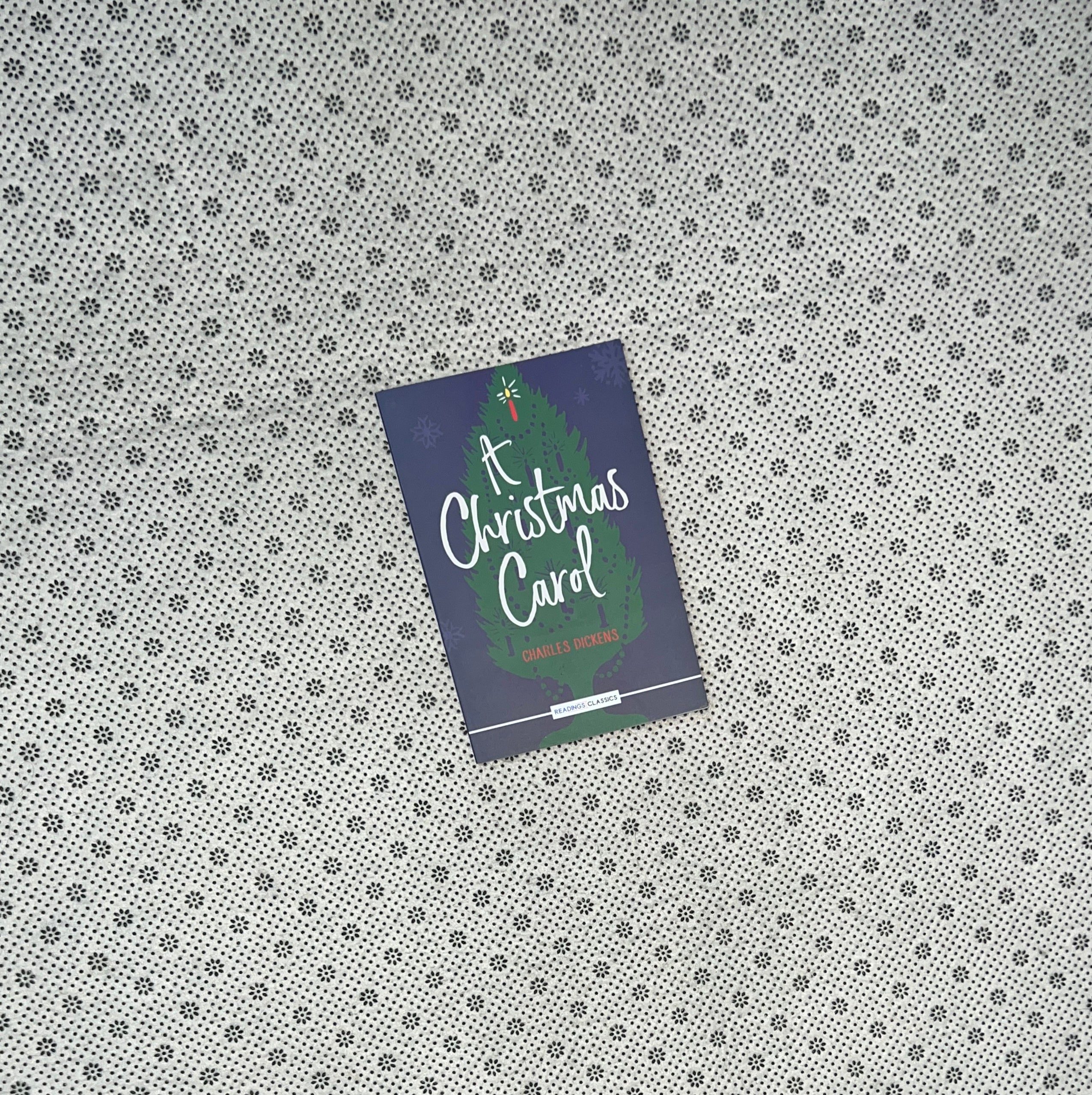 A CHRISTMAS CAROL (Readings Classics) by Charles Dickens