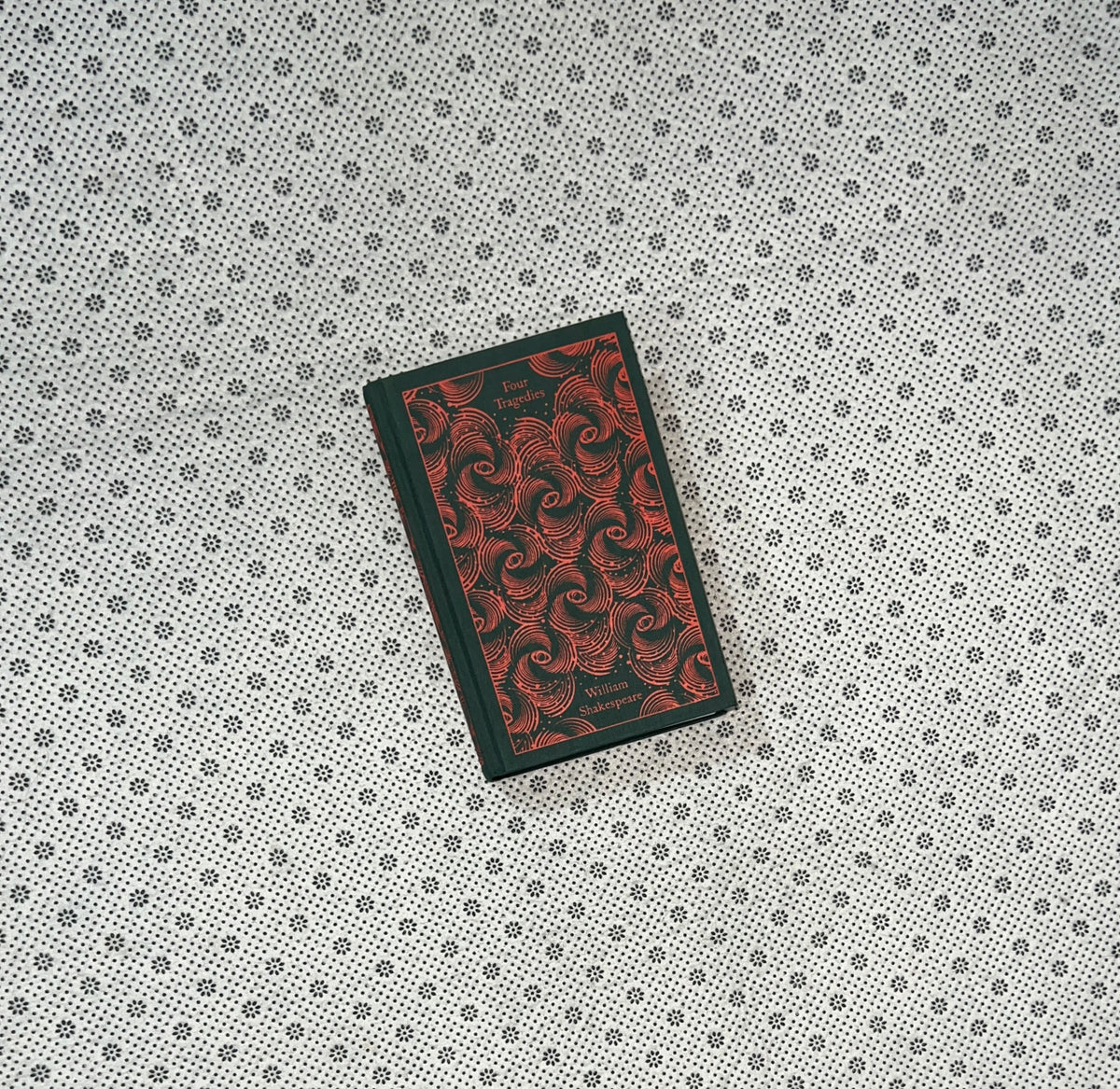 FOUR TRAGEDIES: HAMLET, OTHELLO, KING LEAR, MACBETH (Penguin Clothbound Classics) by William Shakespeare