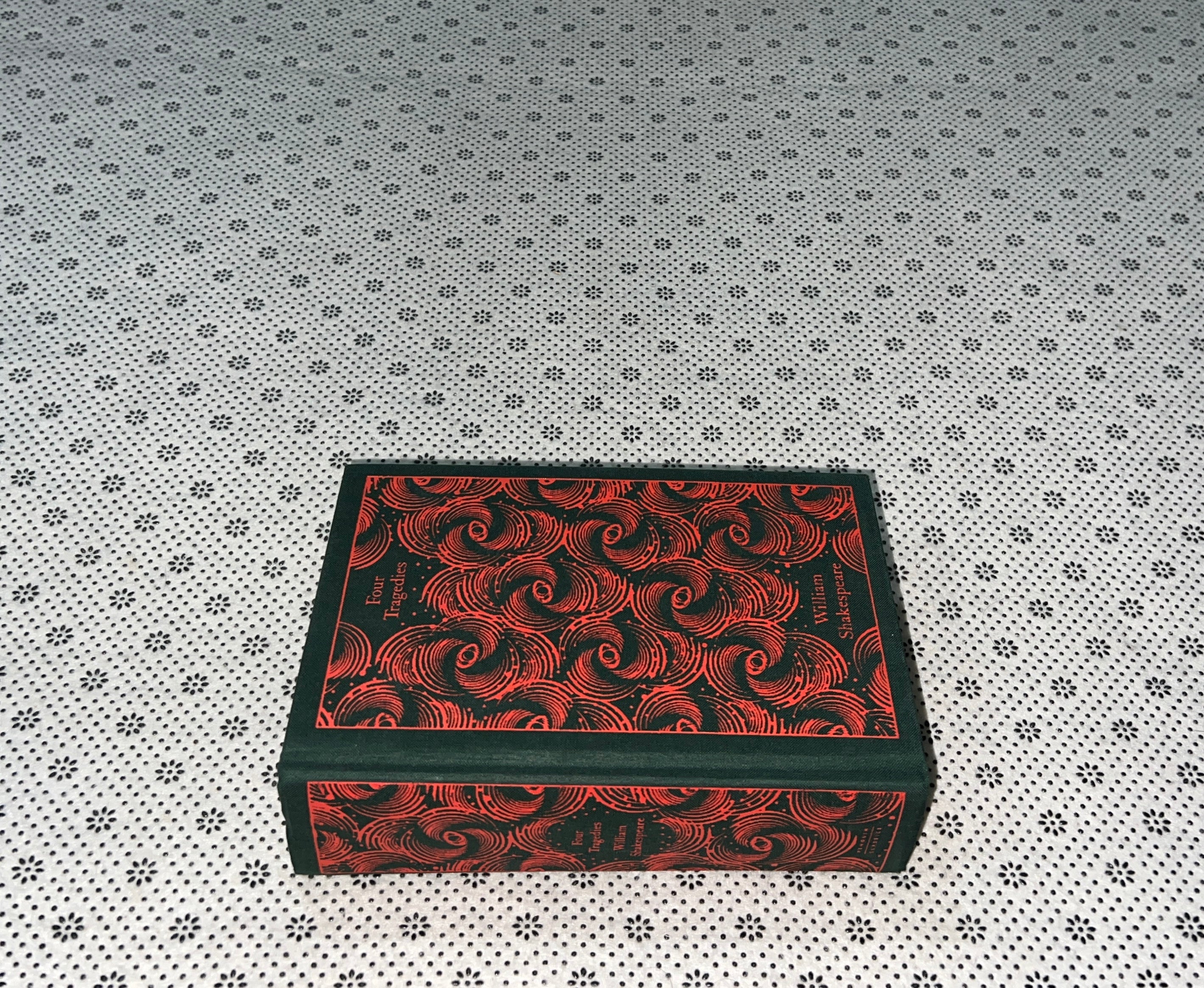 FOUR TRAGEDIES: HAMLET, OTHELLO, KING LEAR, MACBETH (Penguin Clothbound Classics) by William Shakespeare