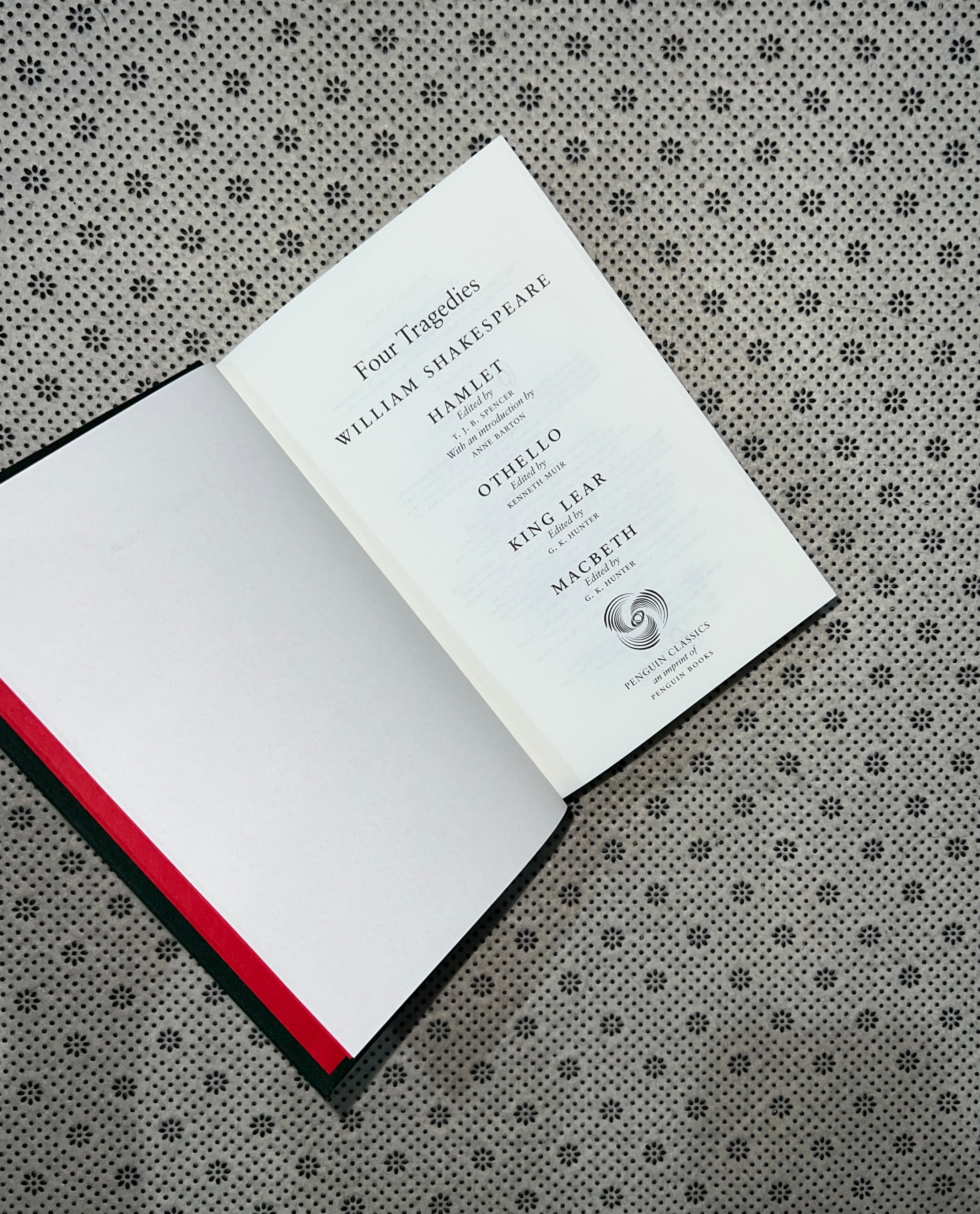 FOUR TRAGEDIES: HAMLET, OTHELLO, KING LEAR, MACBETH (Penguin Clothbound Classics) by William Shakespeare