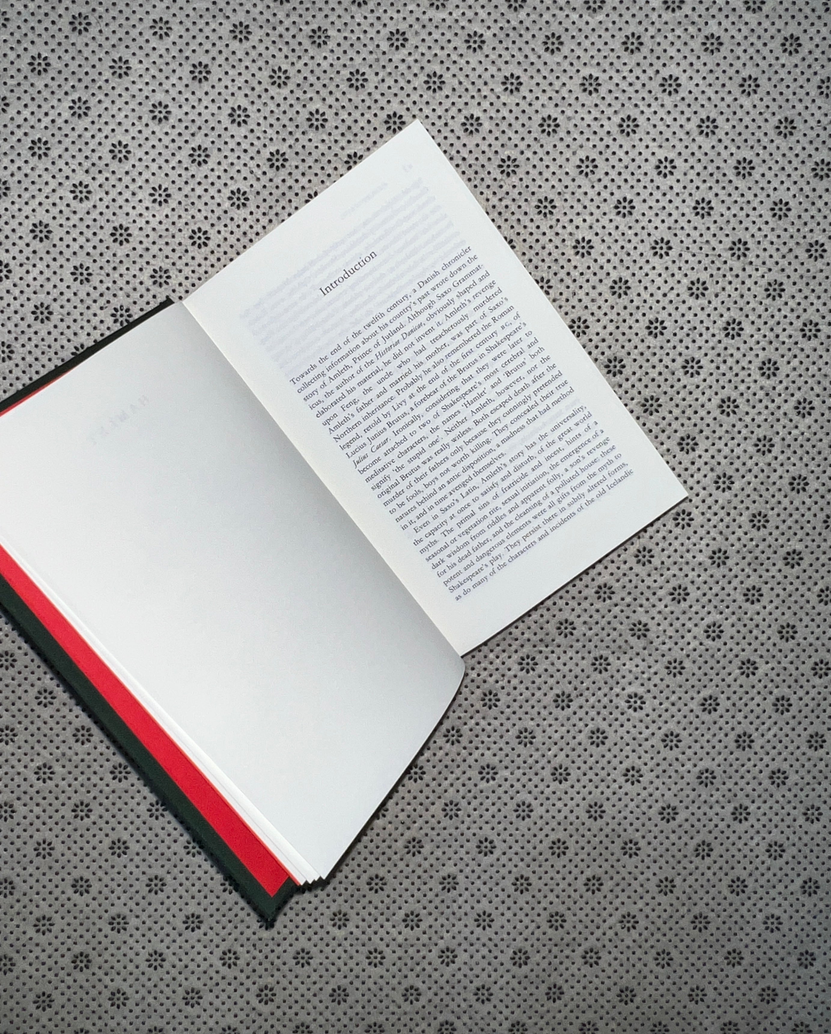 FOUR TRAGEDIES: HAMLET, OTHELLO, KING LEAR, MACBETH (Penguin Clothbound Classics) by William Shakespeare