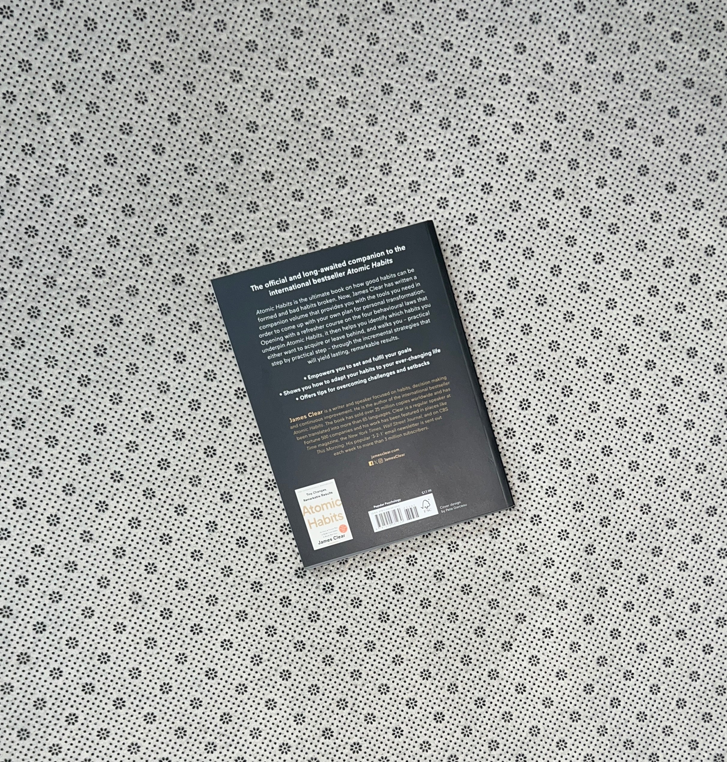 THE ATOMIC HABITS WORKBOOK: SIMPLE EXERCISES FOR BUILDING THE LIFE YOU WANT by James Clear 