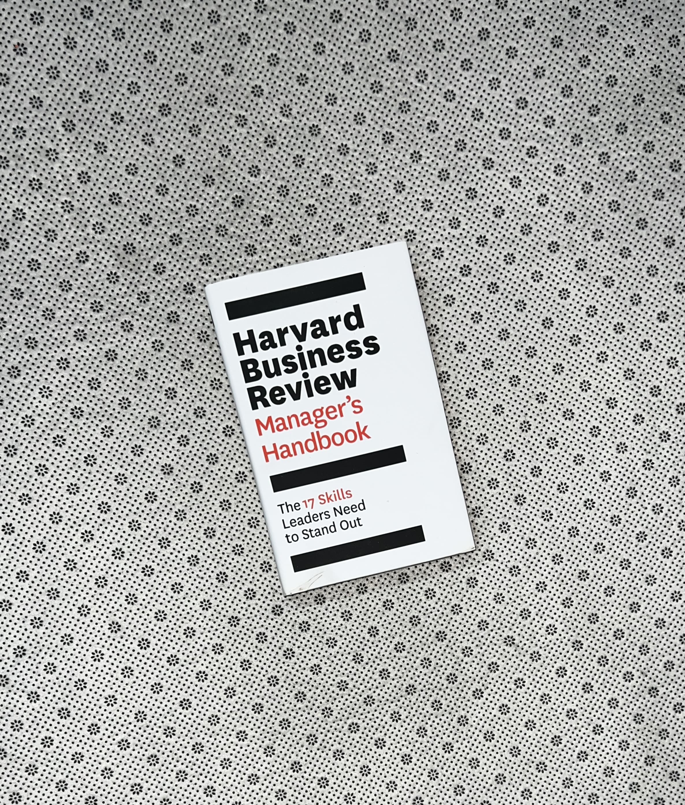 HARVARD BUSINESS REVIEW MANAGER'S HANDBOOK: THE 17 SKILLS LEADERS NEED TO STAND OUT by Harvard Business School 