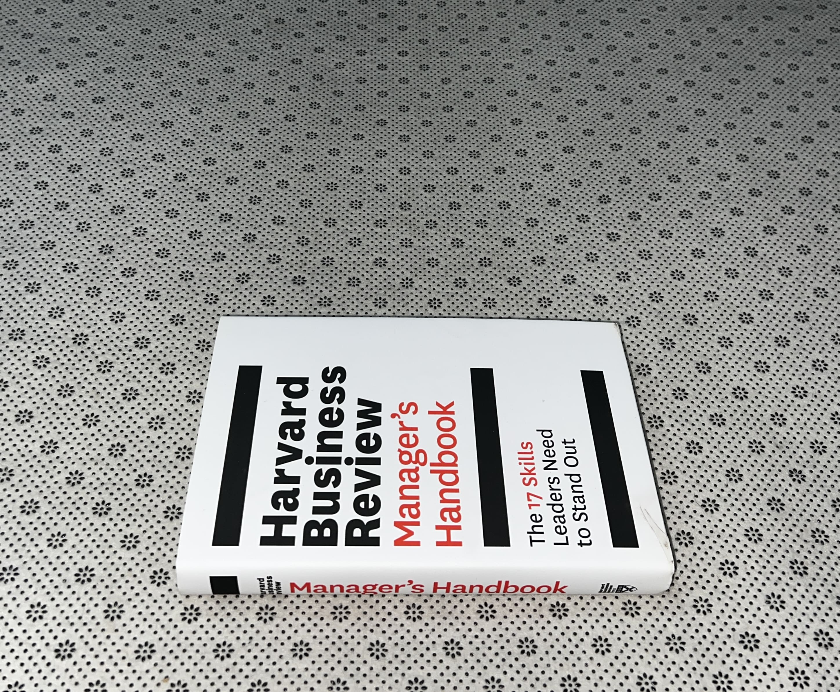 HARVARD BUSINESS REVIEW MANAGER'S HANDBOOK: THE 17 SKILLS LEADERS NEED TO STAND OUT by Harvard Business School 