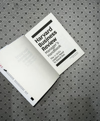 HARVARD BUSINESS REVIEW MANAGER'S HANDBOOK: THE 17 SKILLS LEADERS NEED TO STAND OUT by Harvard Business School 