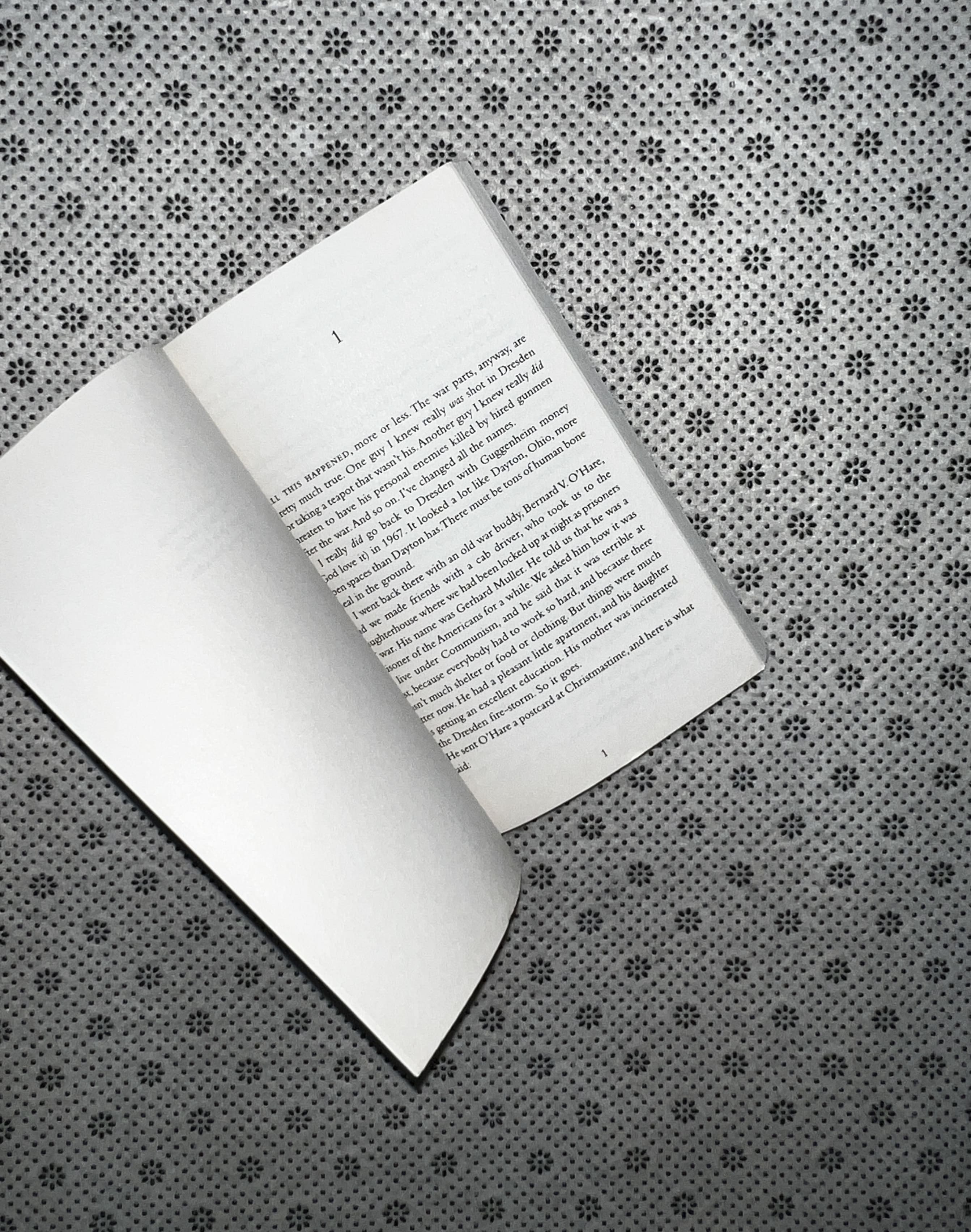 SLAUGHTERHOUSE 5 by Kurt Vonnegut
