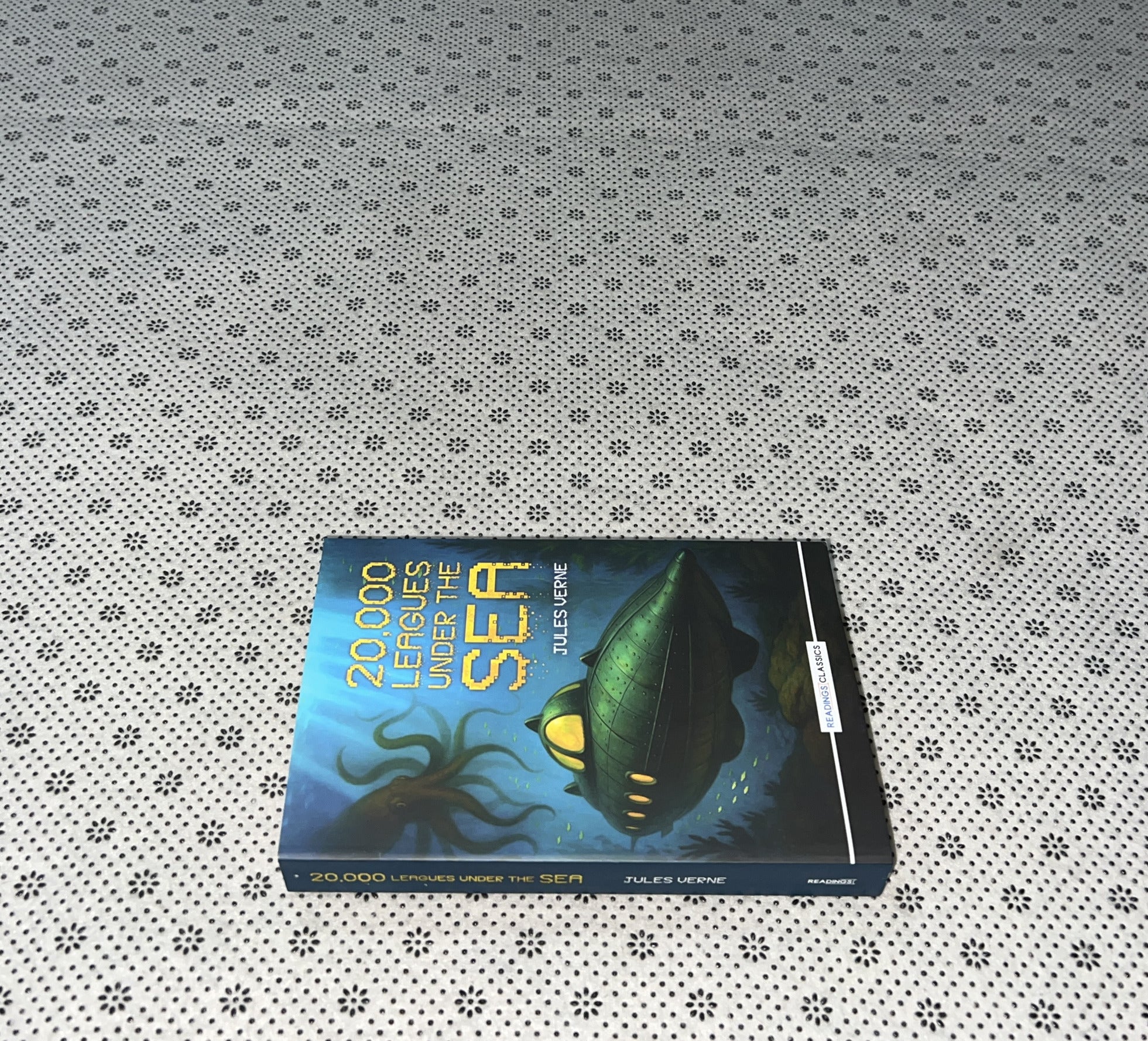 20,000 LEAGUES UNDER THE SEA (Readings Classics) by Jules Verne